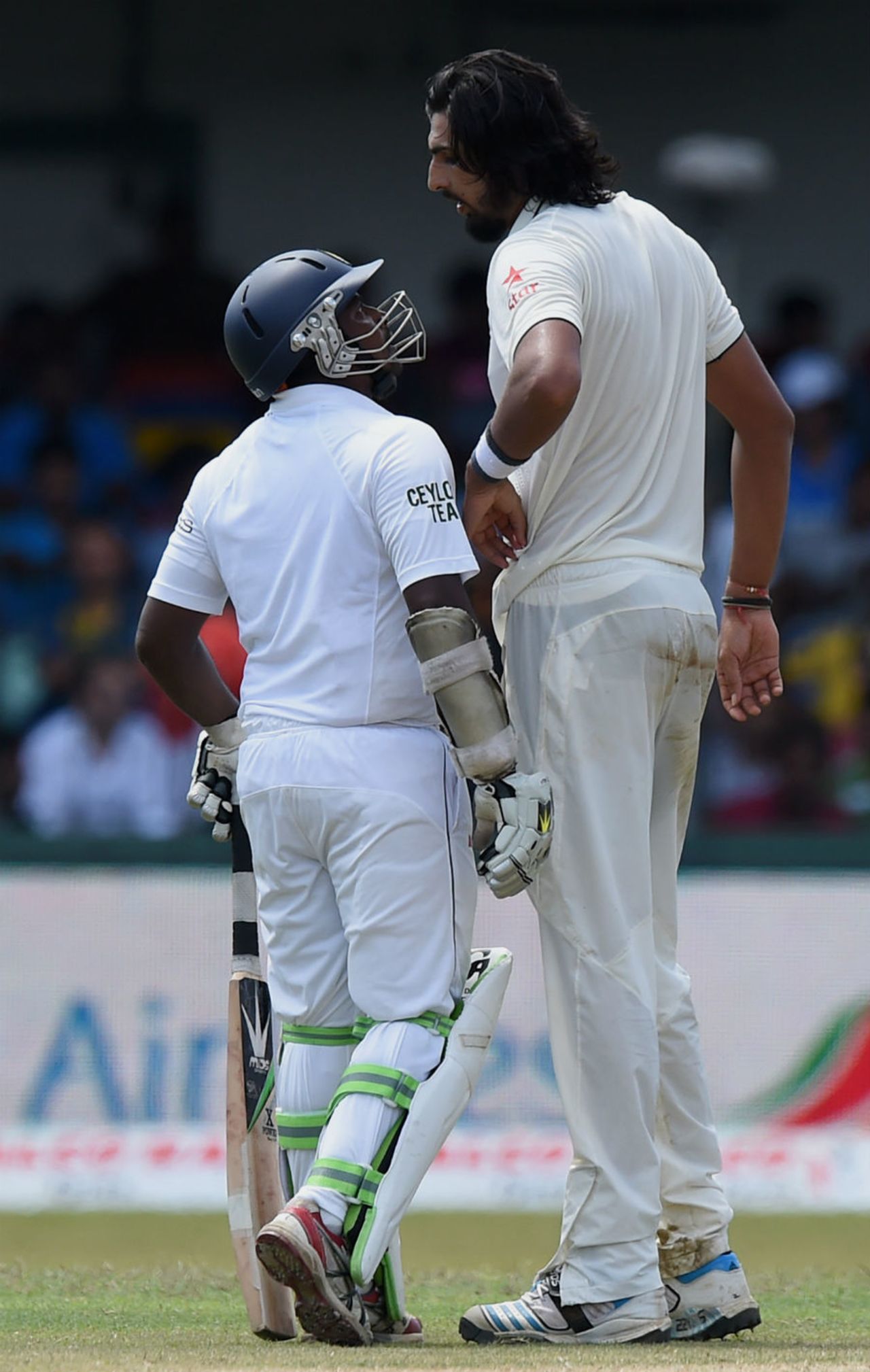 A few words are exchanged between Rangana Herath and Ishant Sharma, Sri Lanka v India, 3rd Test, SSC, Colombo, 3rd day, August 30, 2015