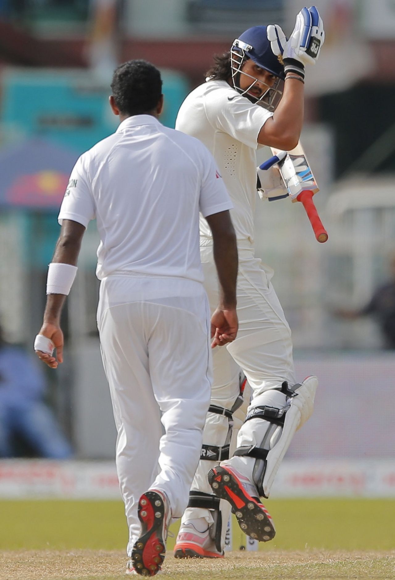 Ishant Sharma bangs his helmet, taking a dig at Dhammika Prasad,  Sri Lanka v India, 3rd Test, SSC, Colombo, 4th day, August 31, 2015