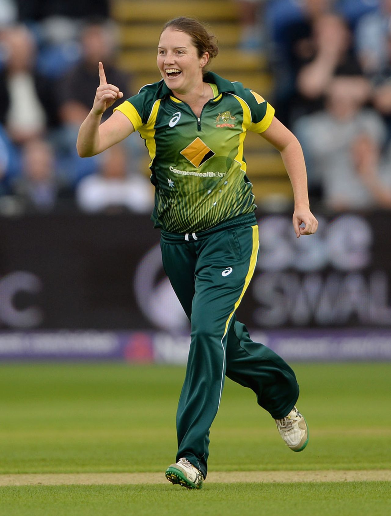 Rene Farrell made early inroads during the chase, England Women v Australia Women, 3rd T20, Cardiff, August 31, 2015