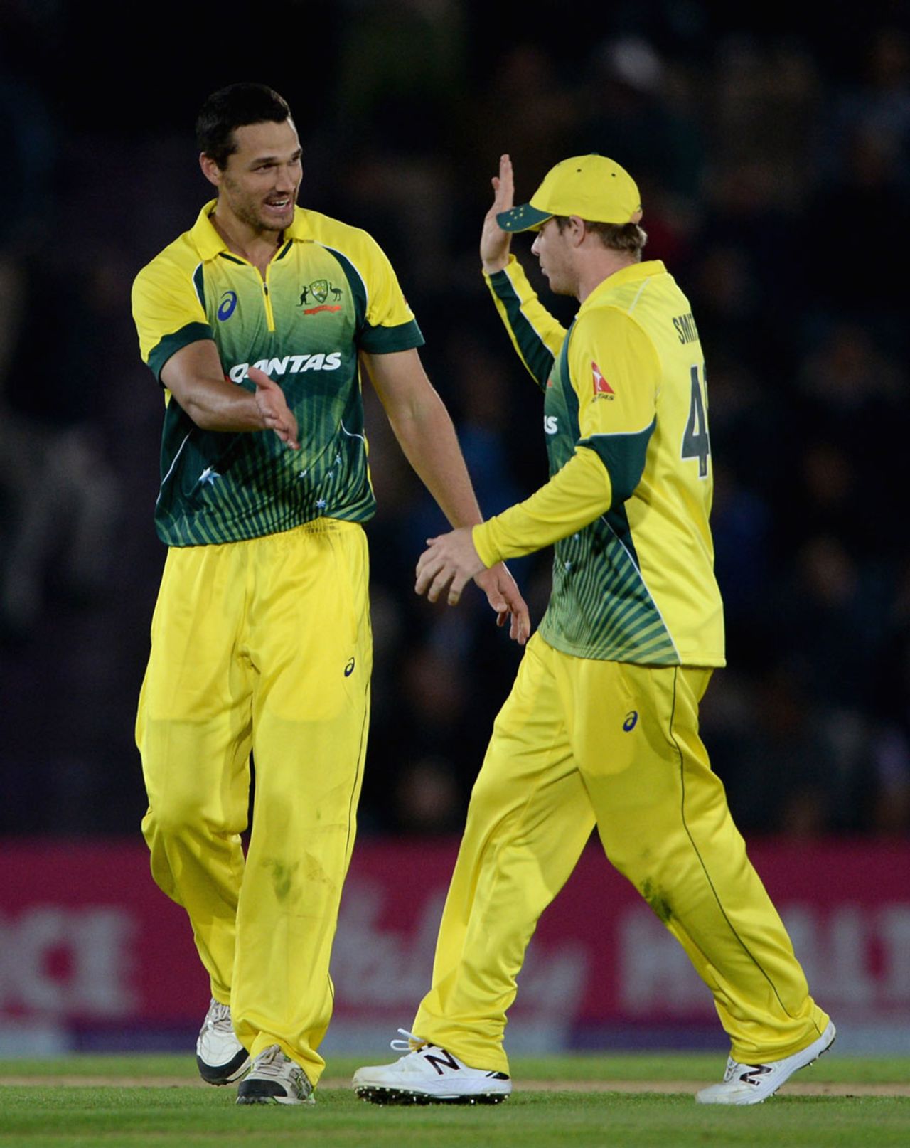 Nathan Coulter-Nile gets a high five from his captain, England v Australia, 1st ODI, Ageas Bowl, September 3, 2015