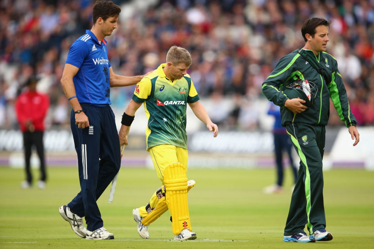 David Warner was forced to retire hurt after being struck on the hand by Steven Finn, England v Australia, 2nd ODI, Lord's, September 5, 2015