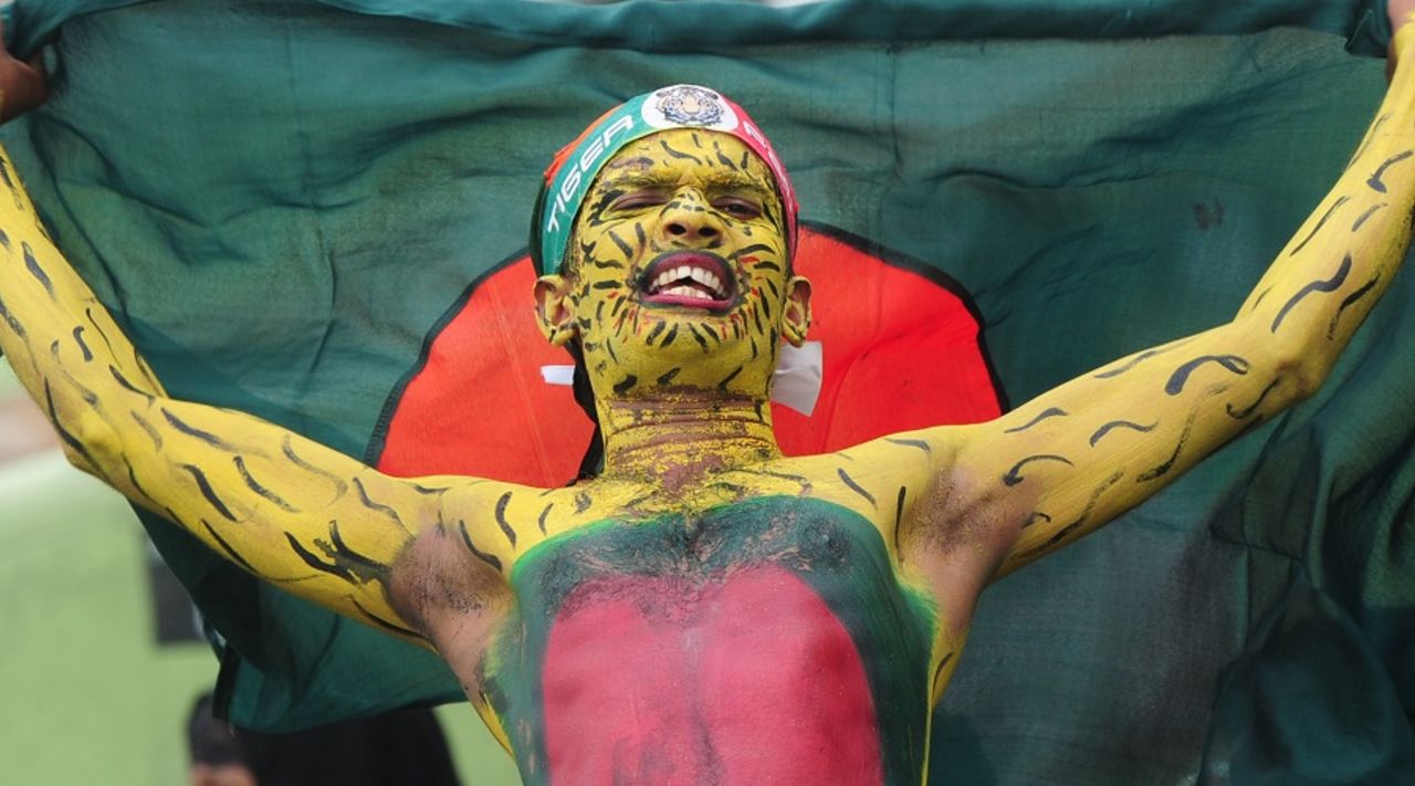 Shoaib Ali Bukhari, the Bangladesh fan, Dhaka, October 23, 2013