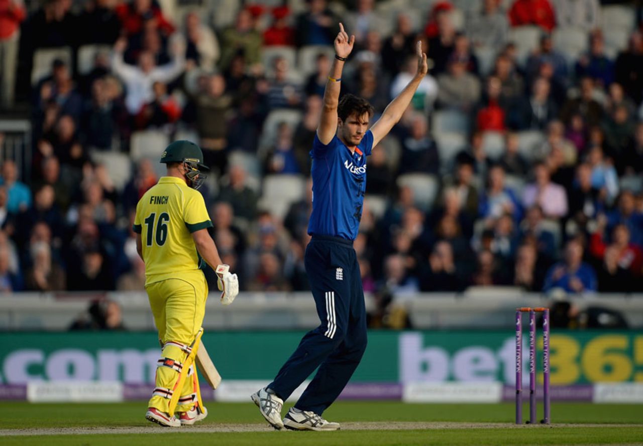 Steven Finn made the breakthrough by removing Joe Burns, England v Australia, 3rd ODI, Old Trafford, September 8, 2015