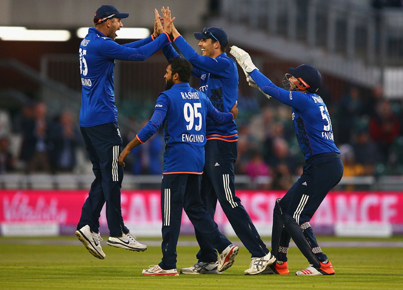 England celebrate Steven Finn's stunning catch, England v Australia, 3rd ODI, Old Trafford, September 8, 2015