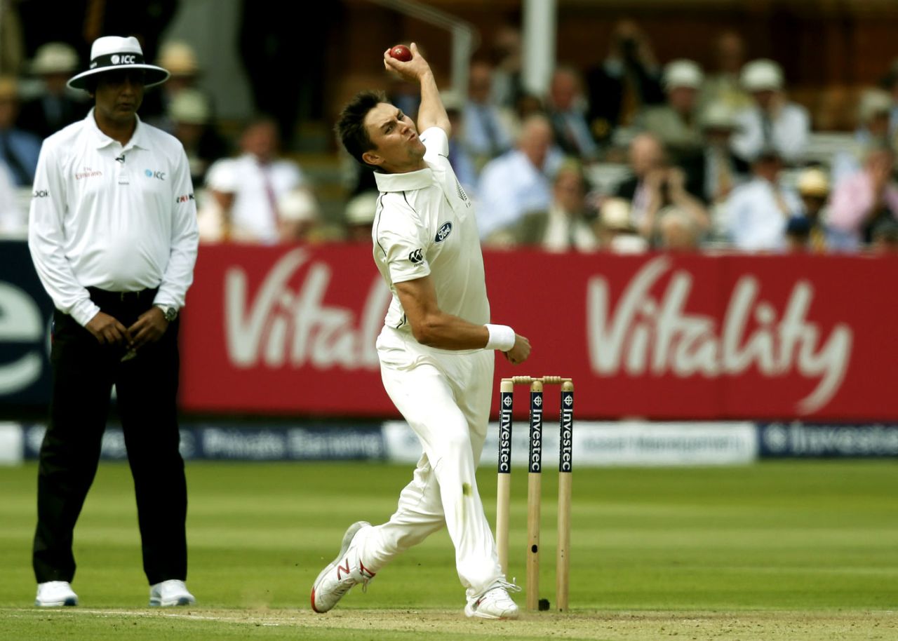 Trent Boult bowls, England v New Zealand, 1st Investec Test, Lord's, 2nd day, May 22, 2015