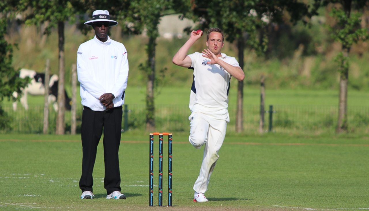 Josh Davey took 3 for 36 in the first innings, Netherlands v Scotland, Day 2, Intercontinental Cup, 2nd round, The Hague, September 9, 2015 