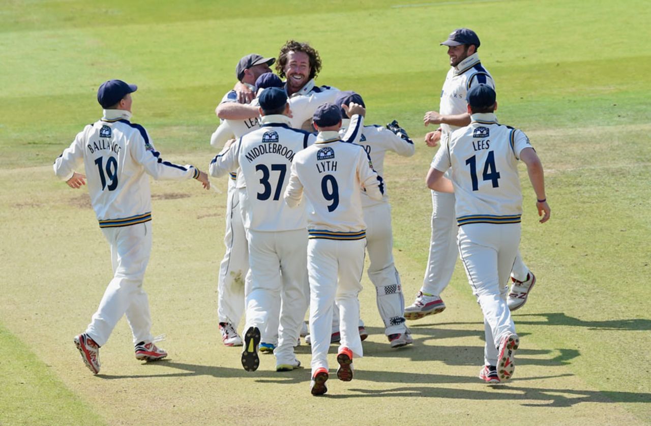 Ryan Sidebottom wrapped up Middlesex's innings with 5 for 18, Middlesex v Yorkshire, County Championship, Division One, Lord's, 1st day, September 9, 2015