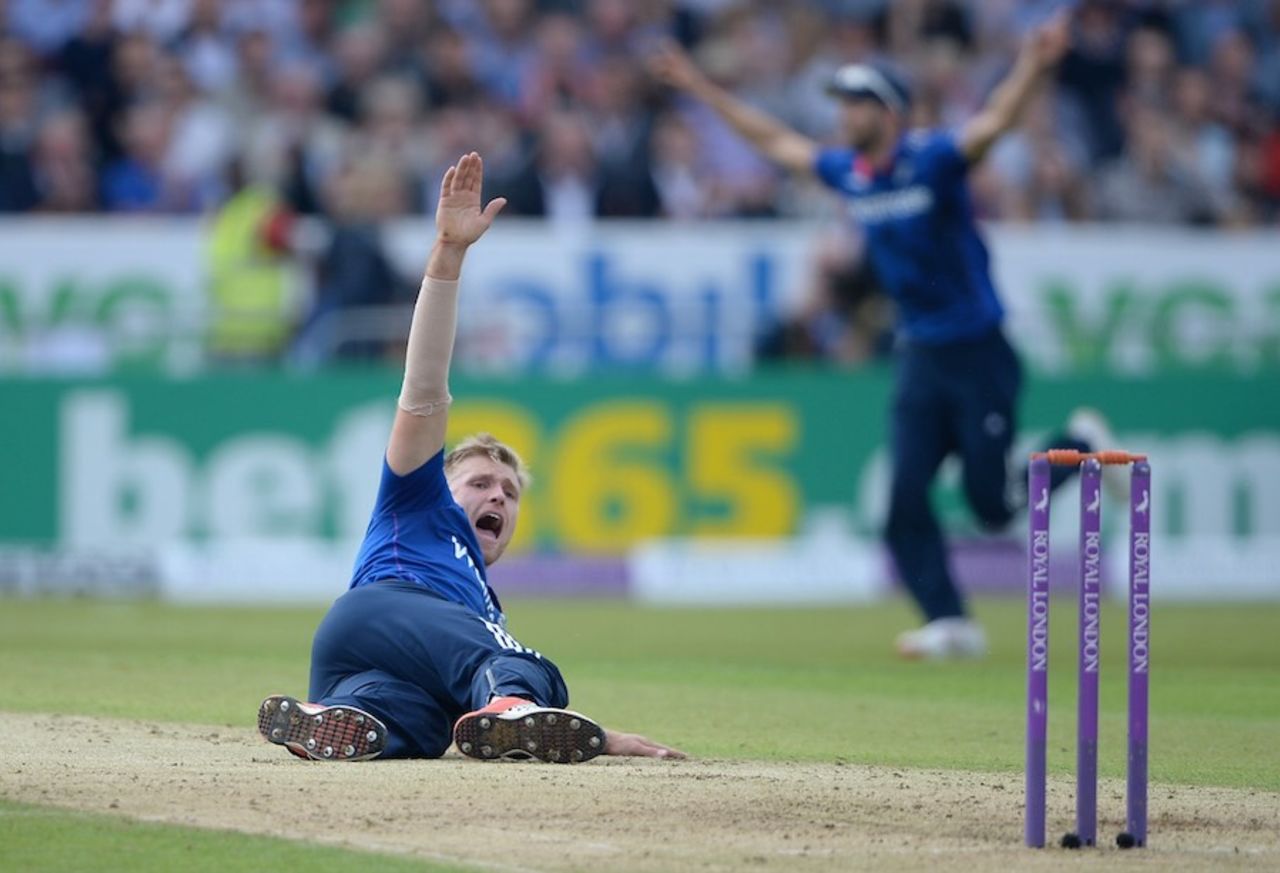 David Willey appeals after falling over in his follow through, England v Australia, 4th ODI, Headingley, September 11, 2015