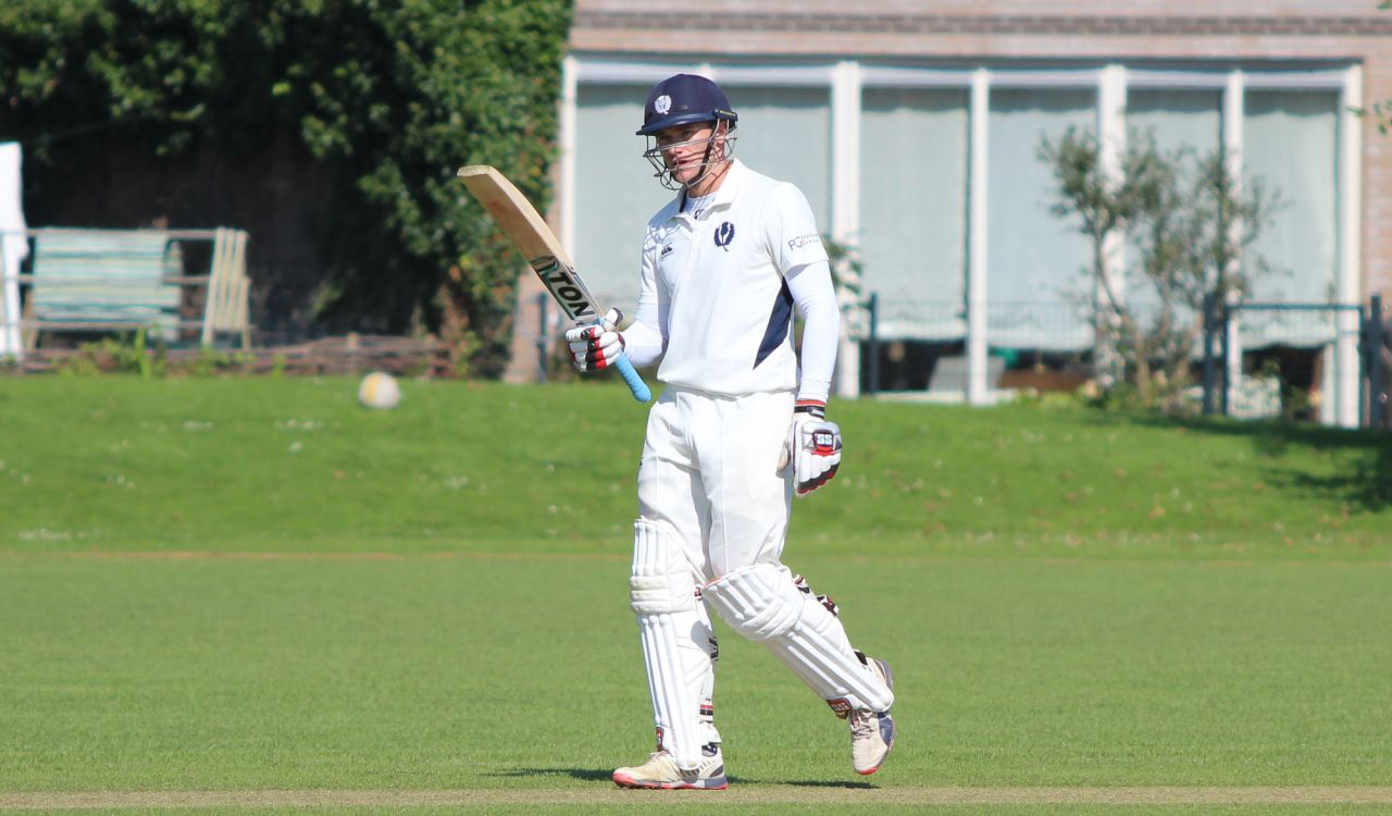 Richie Berrington acknowledges applause after reaching his half-century, Netherlands v Scotland, Day 4, Intercontinental Cup, 2nd round, The Hague, September 11, 2015