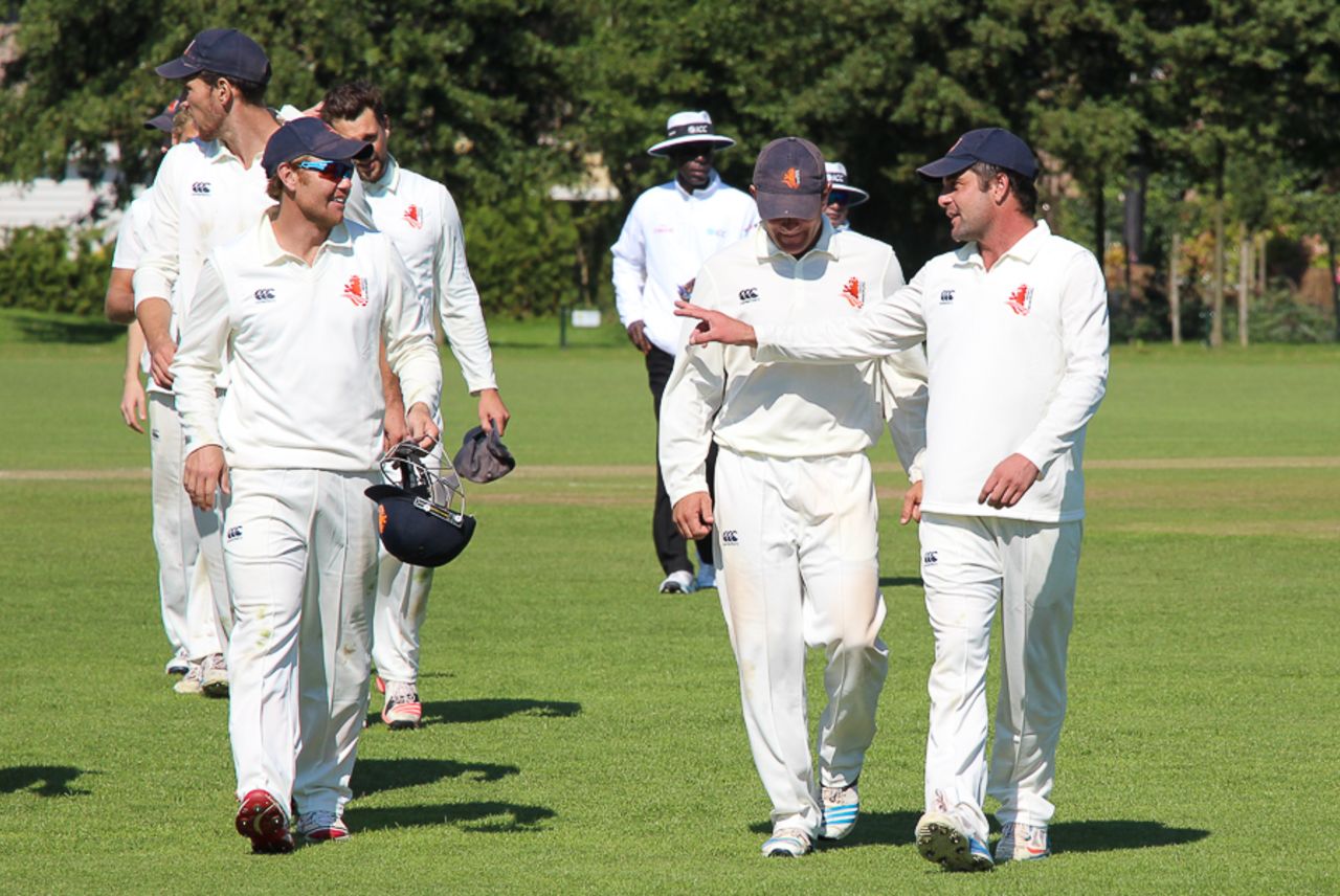 Peter Borren (r) and Stephan Myburgh (l) walk off after beating Scotland, Netherlands v Scotland, Day 4, Intercontinental Cup, 2nd round, The Hague, September 11, 2015