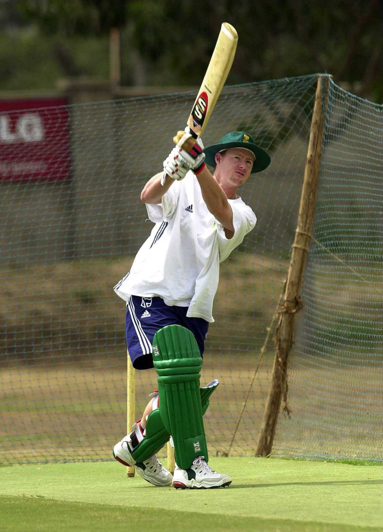 Lance Klusener bats in the nets the day before the semi-final against India, ICC KnockOut Trophy, Nairobi, October 12, 2000