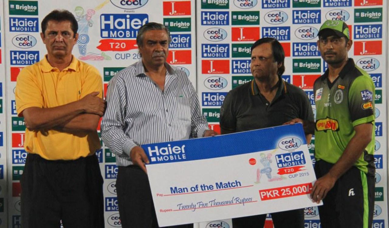 Afaq Raheem receives the Man-of-the-Match award, Faisalabad Region v Islamabad Region, Group B, Haier Mobile T20 Cup, Rawalpindi, September 12, 2015