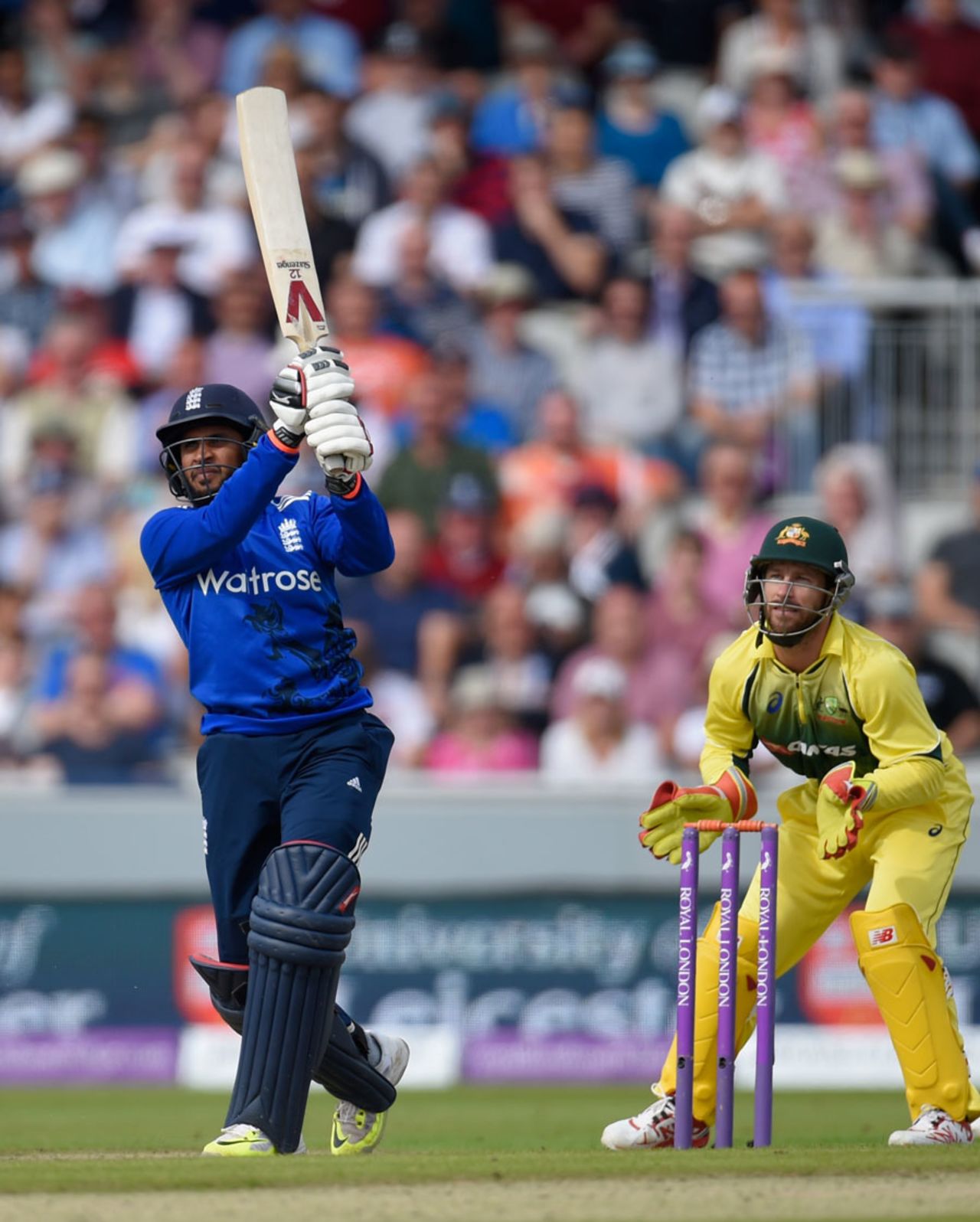 Adil Rashid hits down the ground, England v Australia, 5th ODI, Old Trafford, September 13, 2015