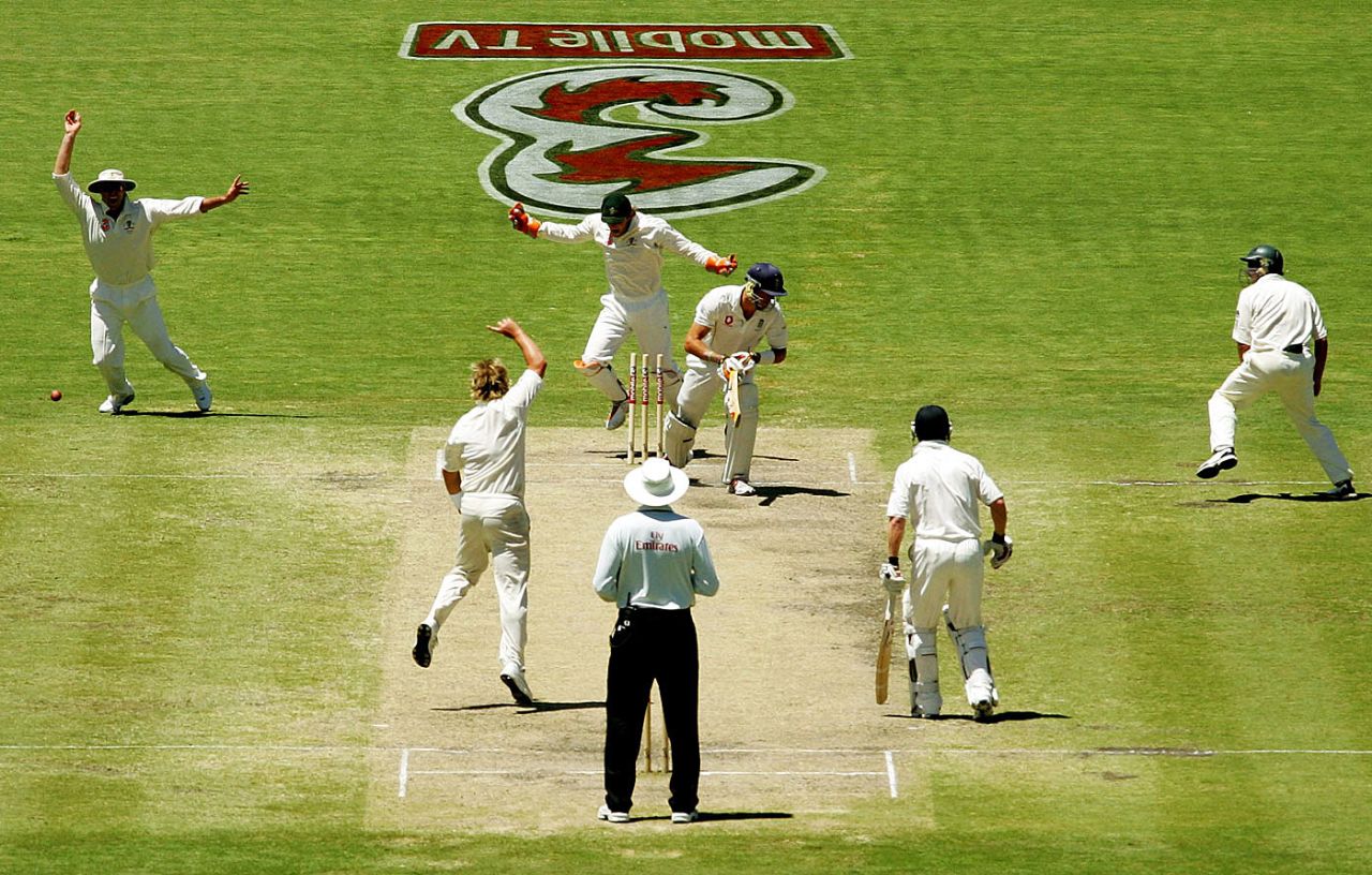 Kevin Pietersen was bowled trying to sweep Shane Warne, Australia v England, 2nd Test, Adelaide, 5th day, December 5, 2006
