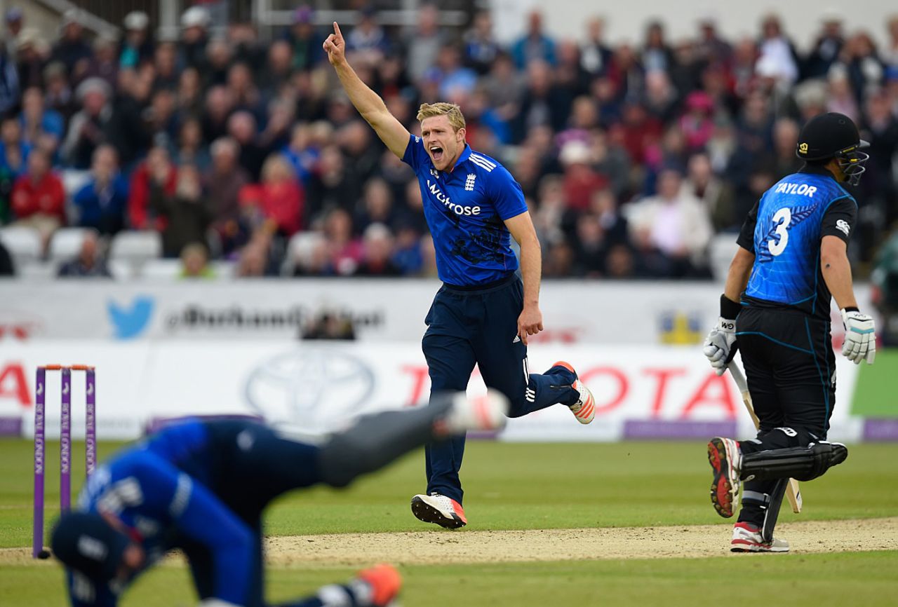 David Willey had Ross Taylor caught behind, England v New Zealand, 5th ODI, Chester-le-Street, June 20, 2015
