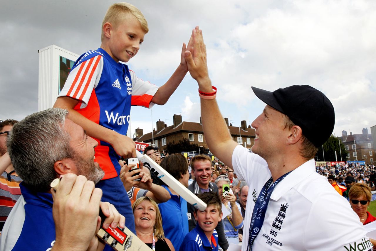 Joe Root high-fives a young England supporter at The Oval, England v Australia, 5th Test, The Oval, 4thday, August 23, 2015