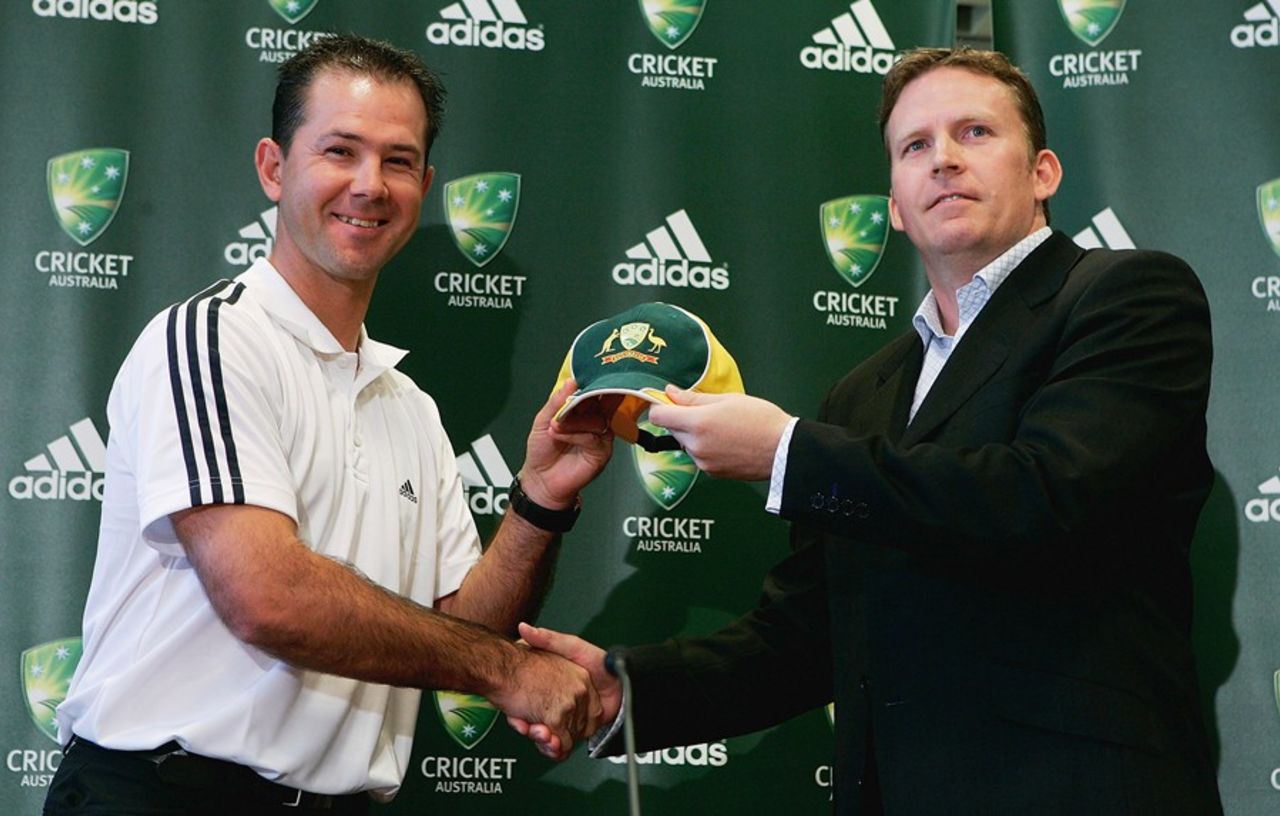 Ricky Ponting and Kevin Roberts at a sponsorship announcement in 2005