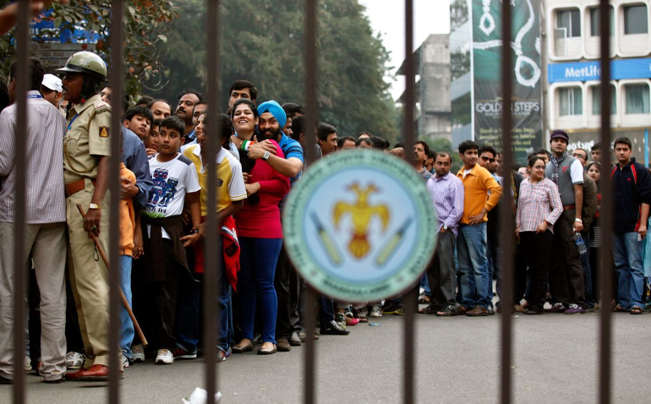 Fans wait queue to enter the Chinnaswamy Stadium for the India-Pakistan T20, India v Pakistan, 1st T20, Bangalore, December 25, 2012