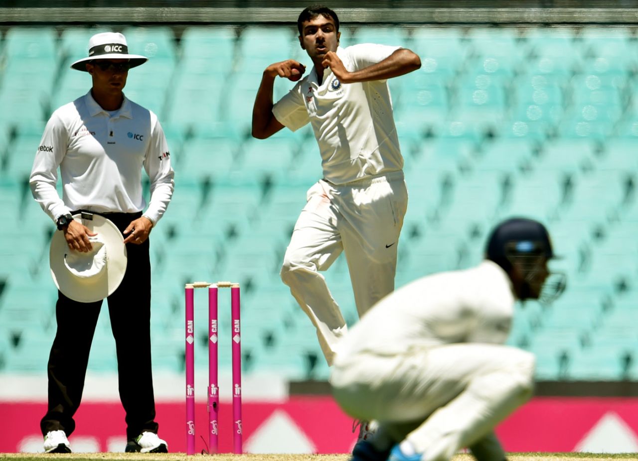 R Ashwin bowls Australia v India, 4th Test, Sydney, 2nd day, January 7, 2015