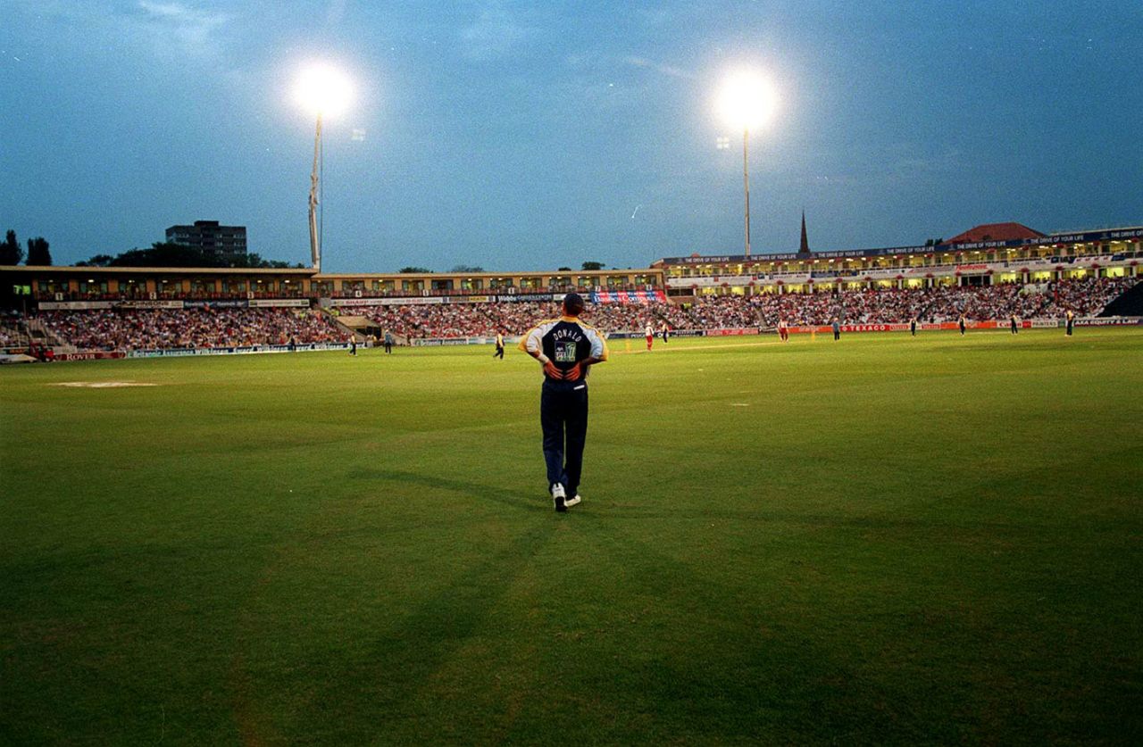 Allan Donald fields for Warwickshire, Warwickshire v Somerset, AXA Life League, Edgbaston, July 23, 1997