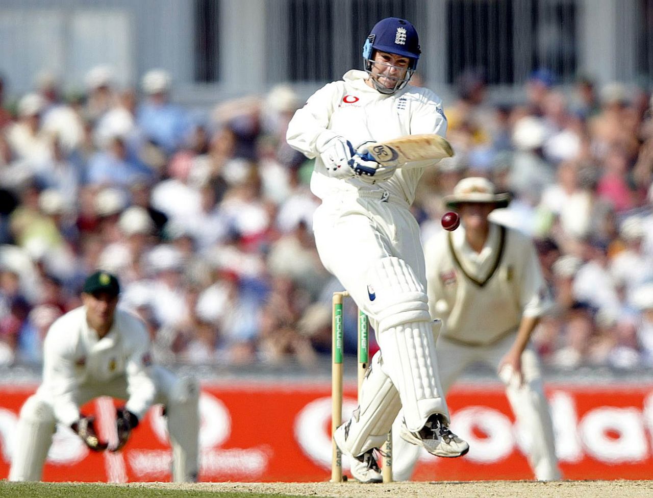 Graham Thorpe pulls during his 124, England v South Africa, 5th Test, The Oval, 3rd day, September 6, 2003