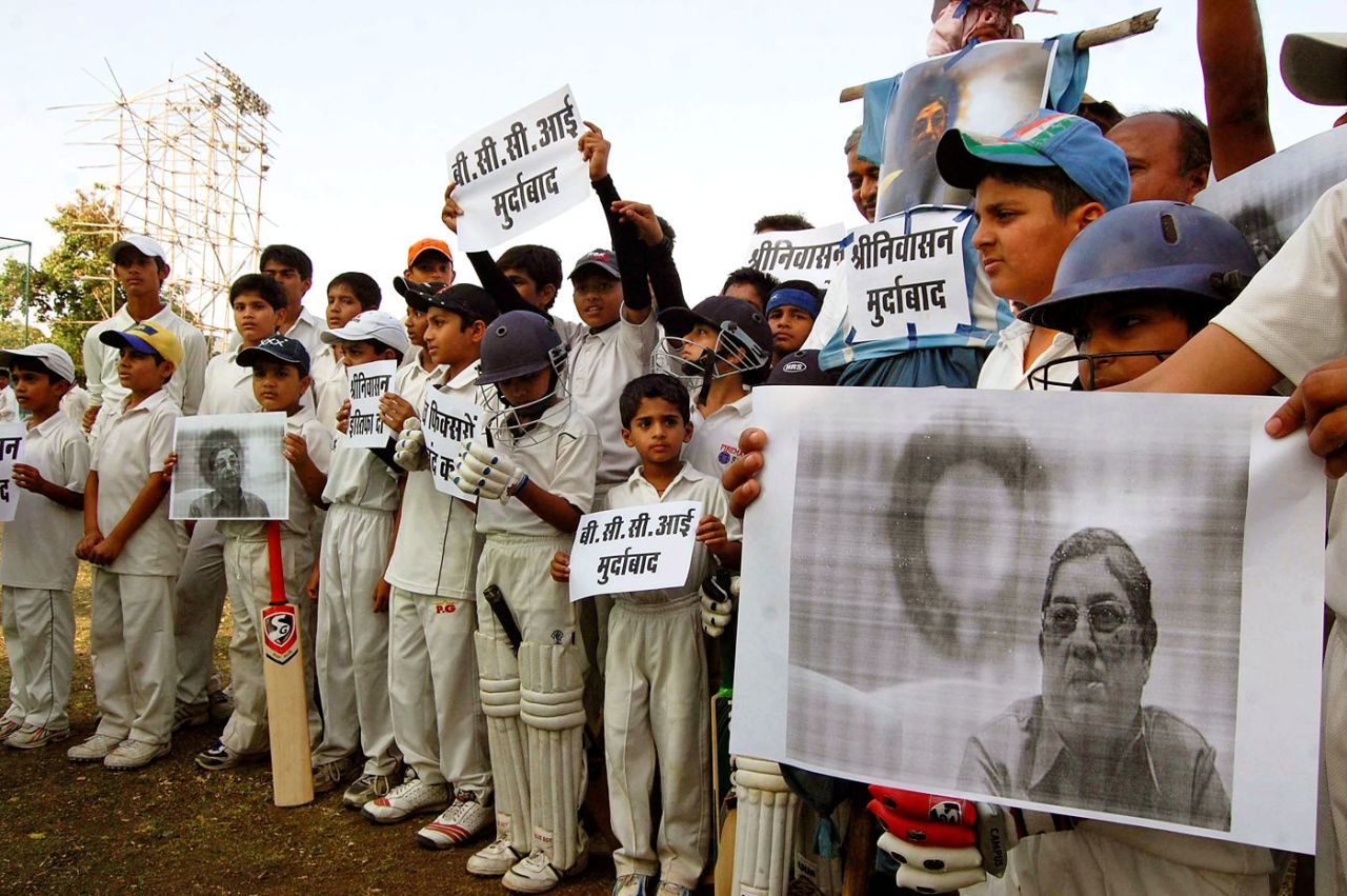 Young Indian cricket players hold placards and shout slogans against N Srinivasan, Bhopal, May 25, 2013