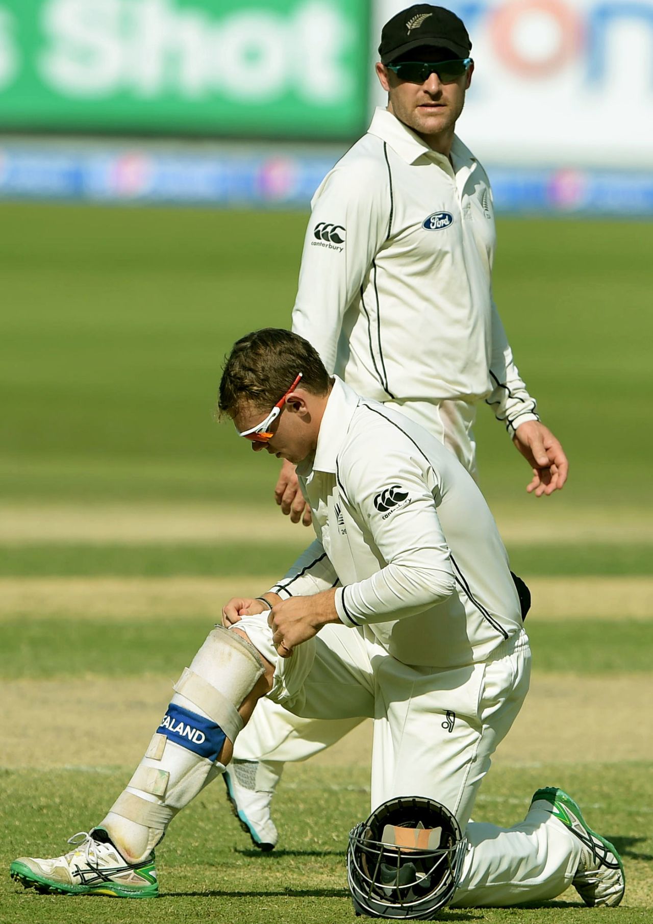 Tom Latham puts his pads on while fielding, Pakistan v New Zealand, 2nd Test, Dubai, 3rd day, November 19, 2014