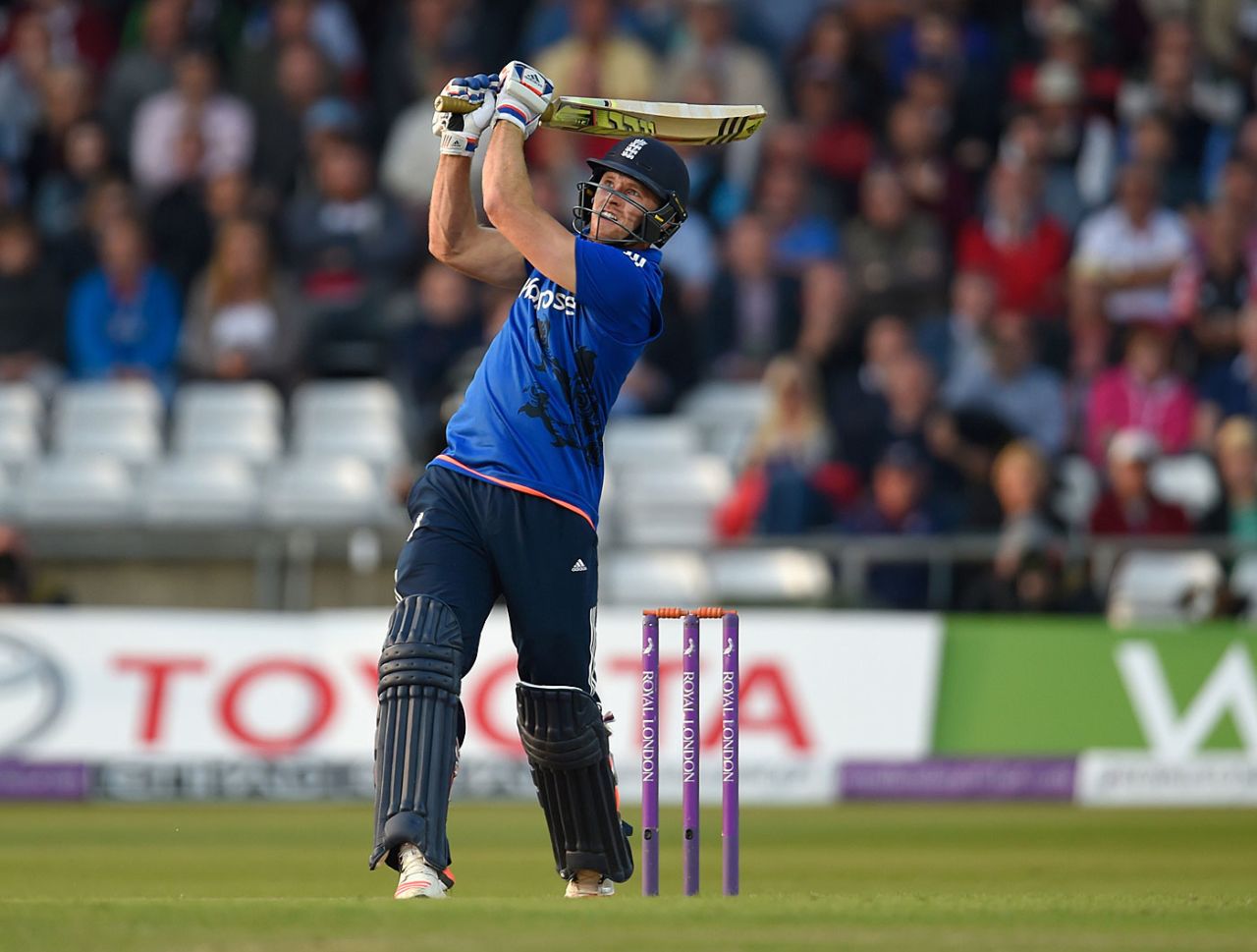 David Willey tees off, England v Australia, 4th ODI, Headingley, September 11, 2015