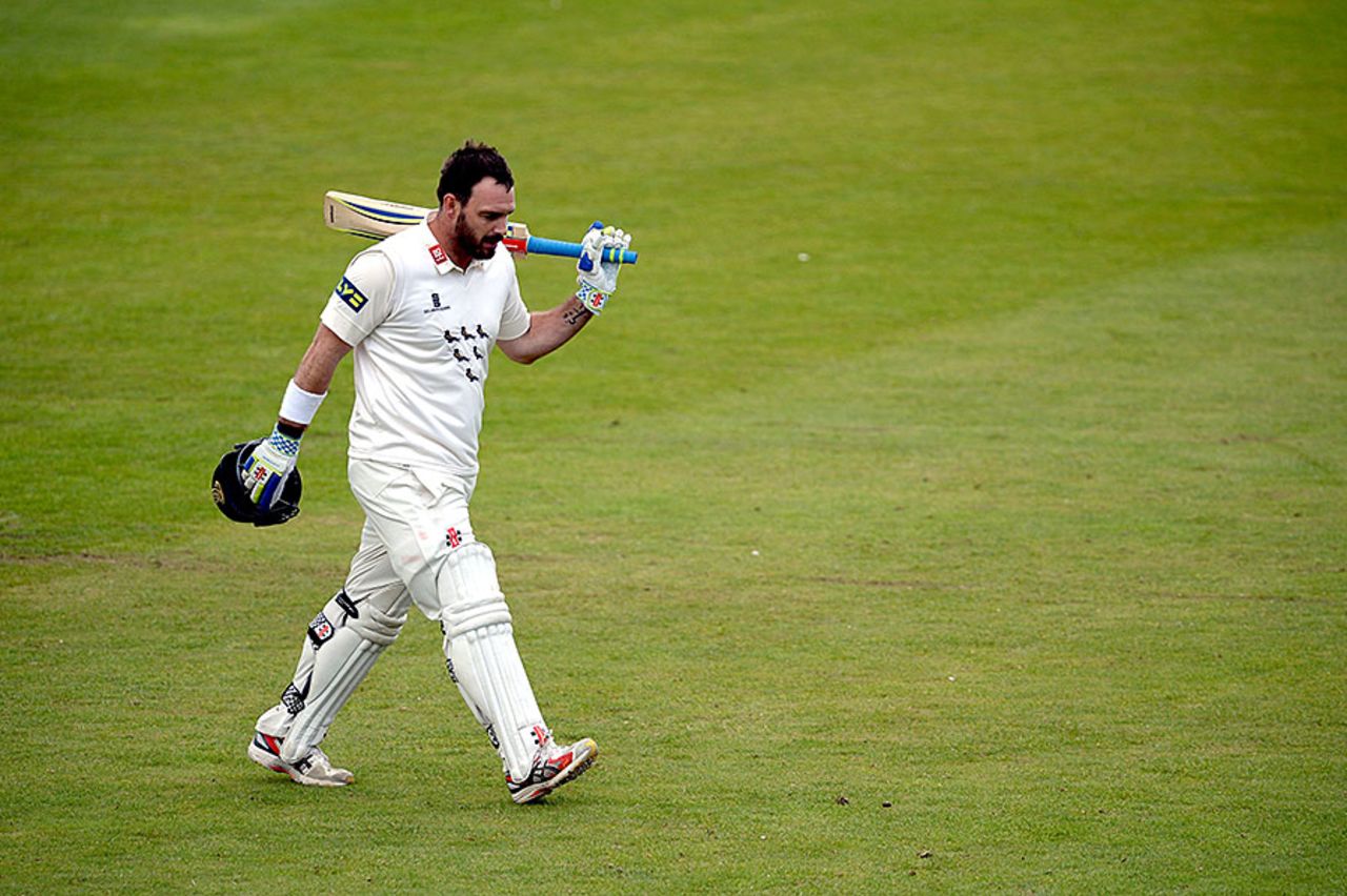 Michael Yardy leaves the field for the final time in first-class cricket, Yorkshire v Sussex, County Championship, Division One, Headingley, 4th day, September 25, 2015