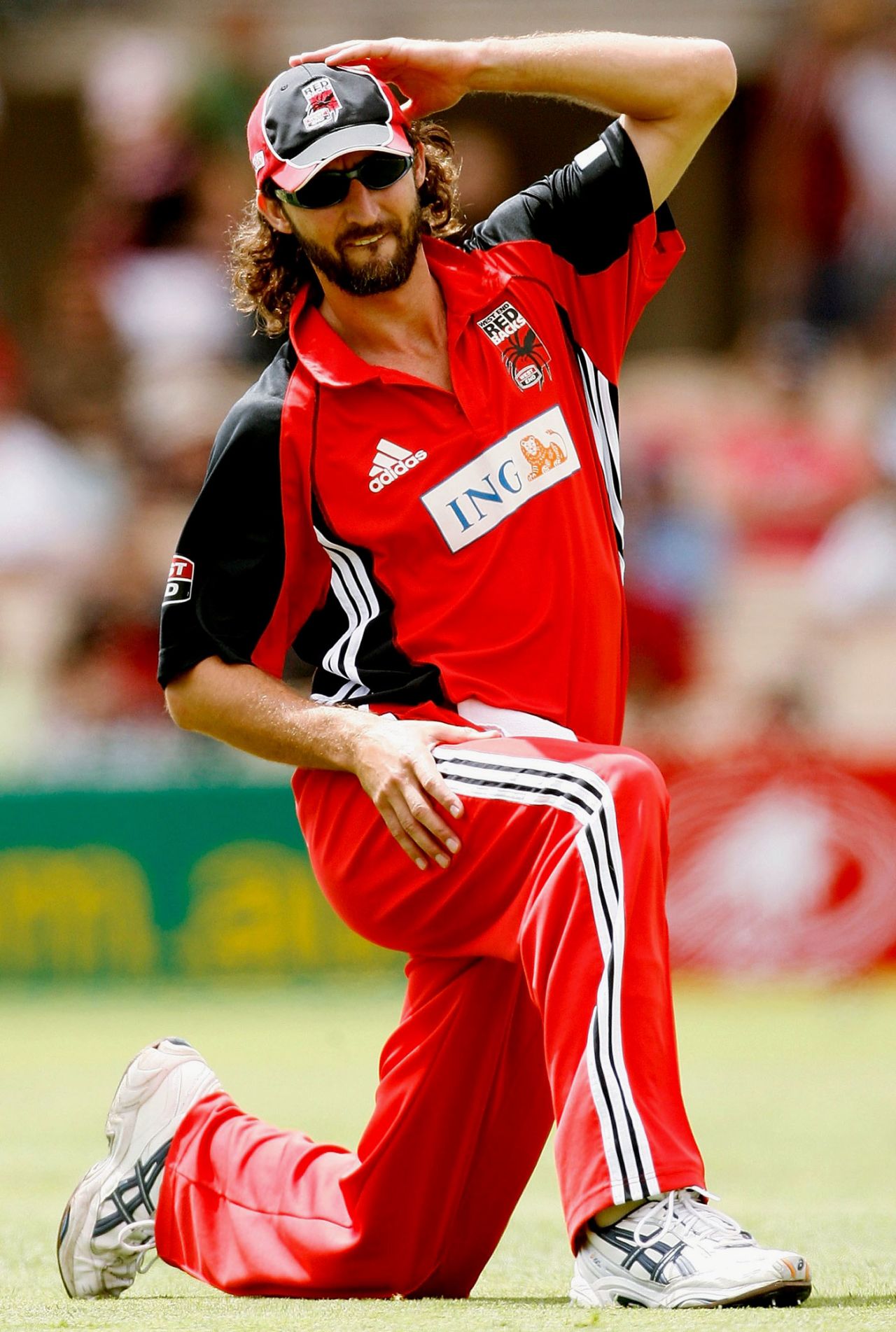 Jason Gillespie stretches, South Australia v New South Wales, ING Cup final, Adelaide, February 26, 2006 