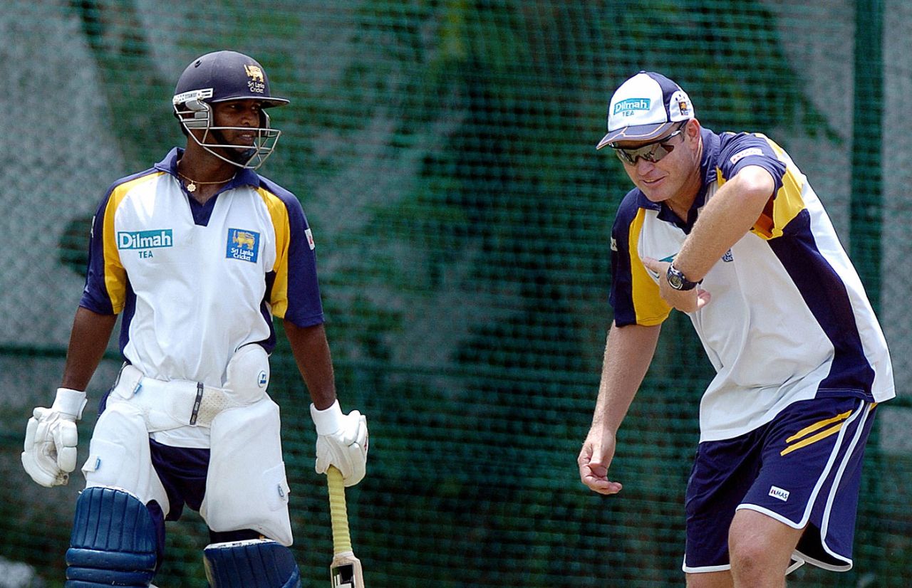 Sri Lanka coach Tom Moody gives batting tips to Chamara Silva, Colombo, May 14, 2007