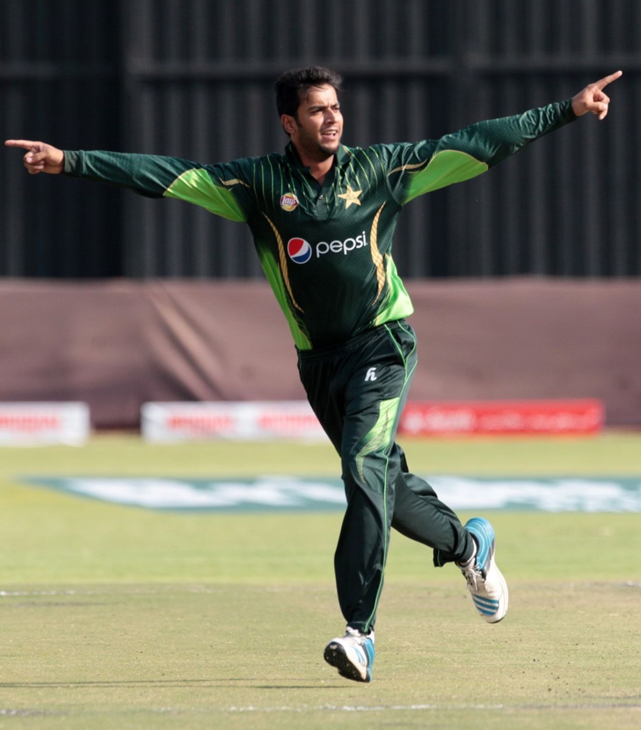 Imad Wasim's four-for dented Pakistan's chase, Zimbabwe v Pakistan, 1st T20, Harare, September 27, 2015