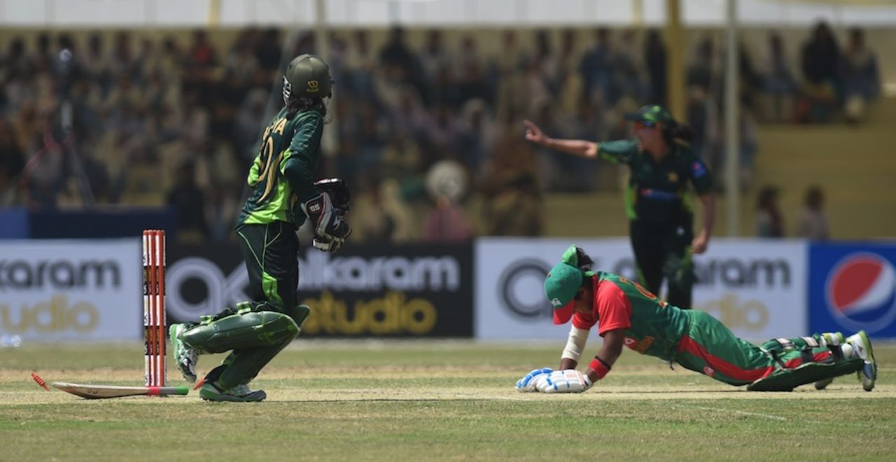 Fargana Hoque was stumped for 23, Pakistan v Bangladesh, 1st women's T20, Karachi, September 30, 2015