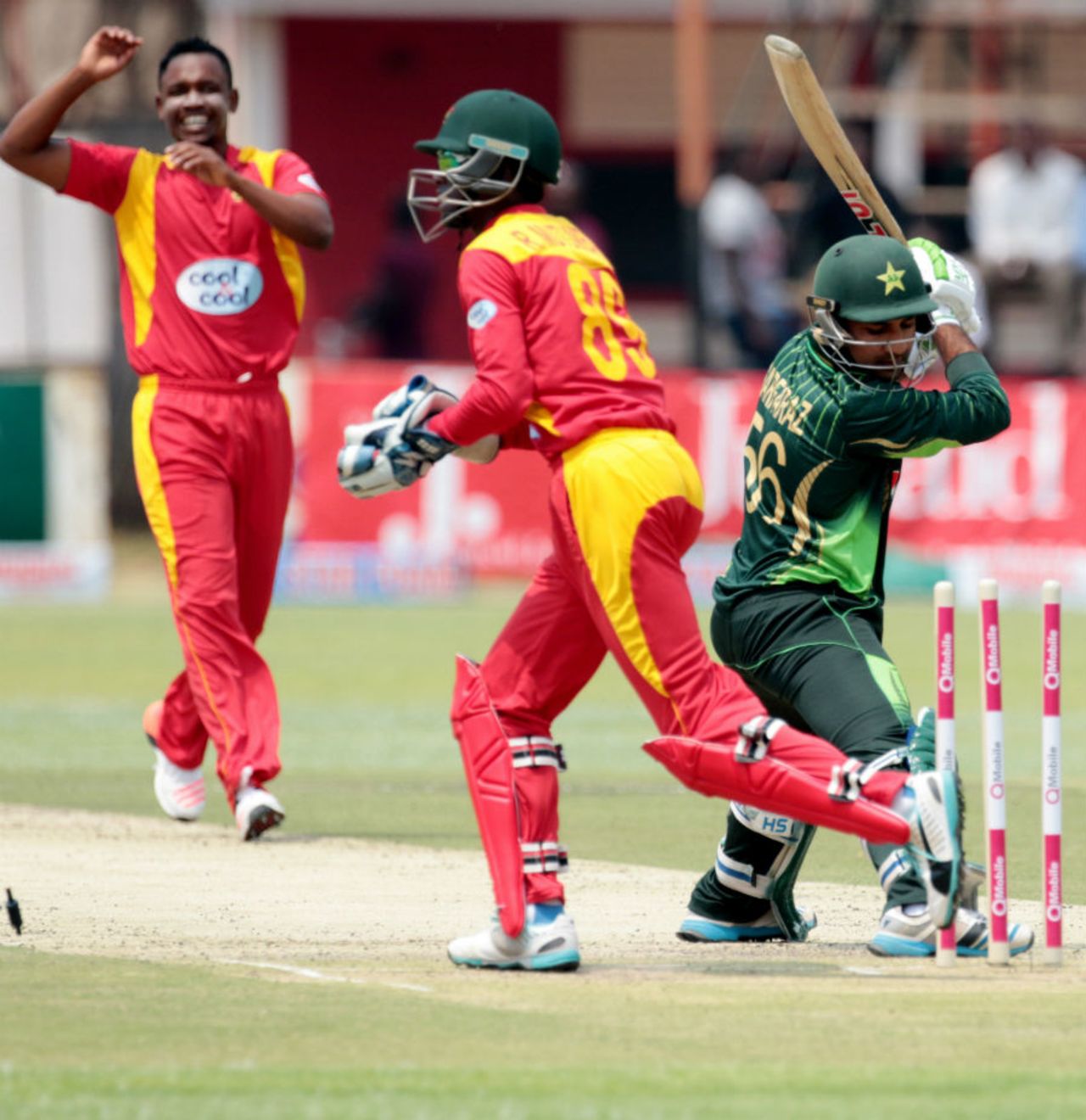 Sarfraz Ahmed survives a stumping attempt by Richmond Mutumbami, Zimbabwe v Pakistan, 1st ODI, Harare, October 1, 2015