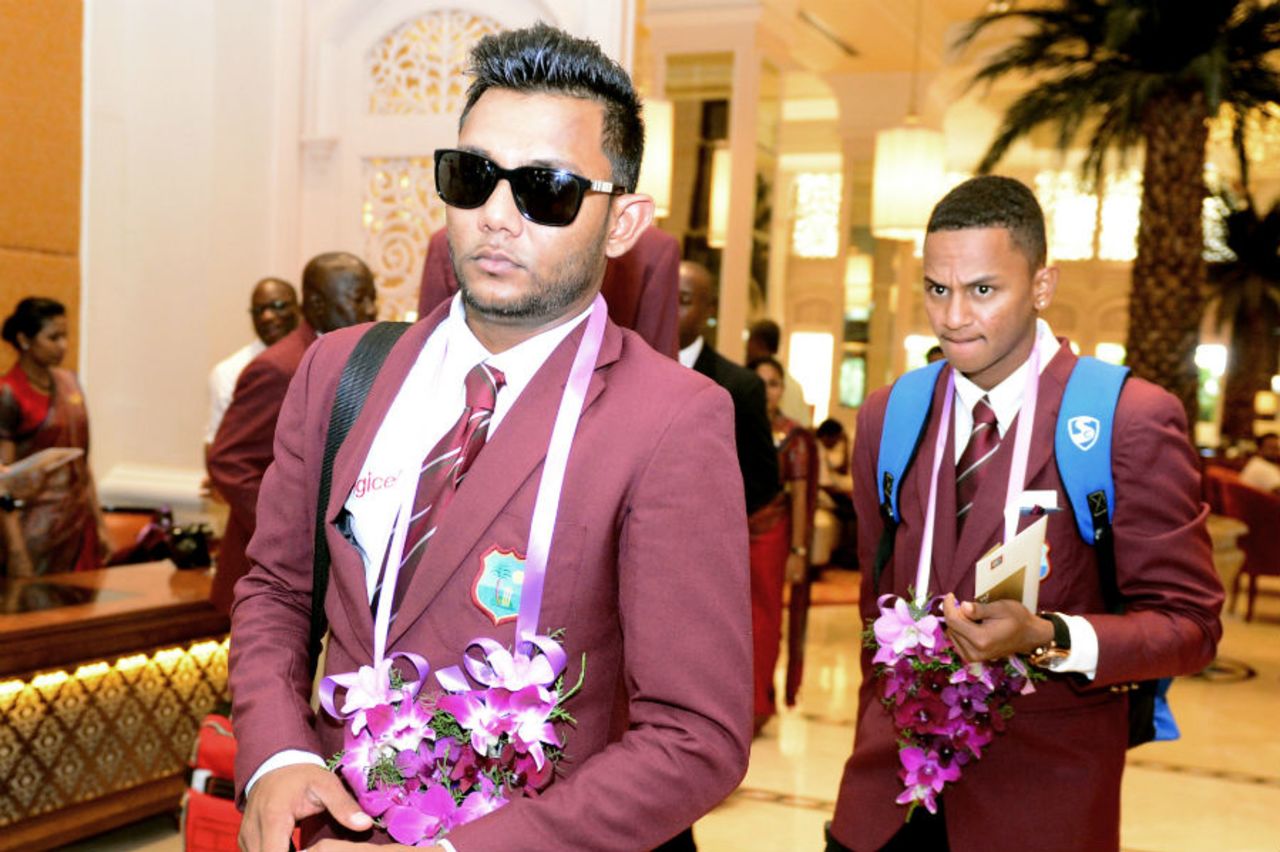 Devendra Bishoo and Shane Dowrich arrive in Colombo, October 1, 2015