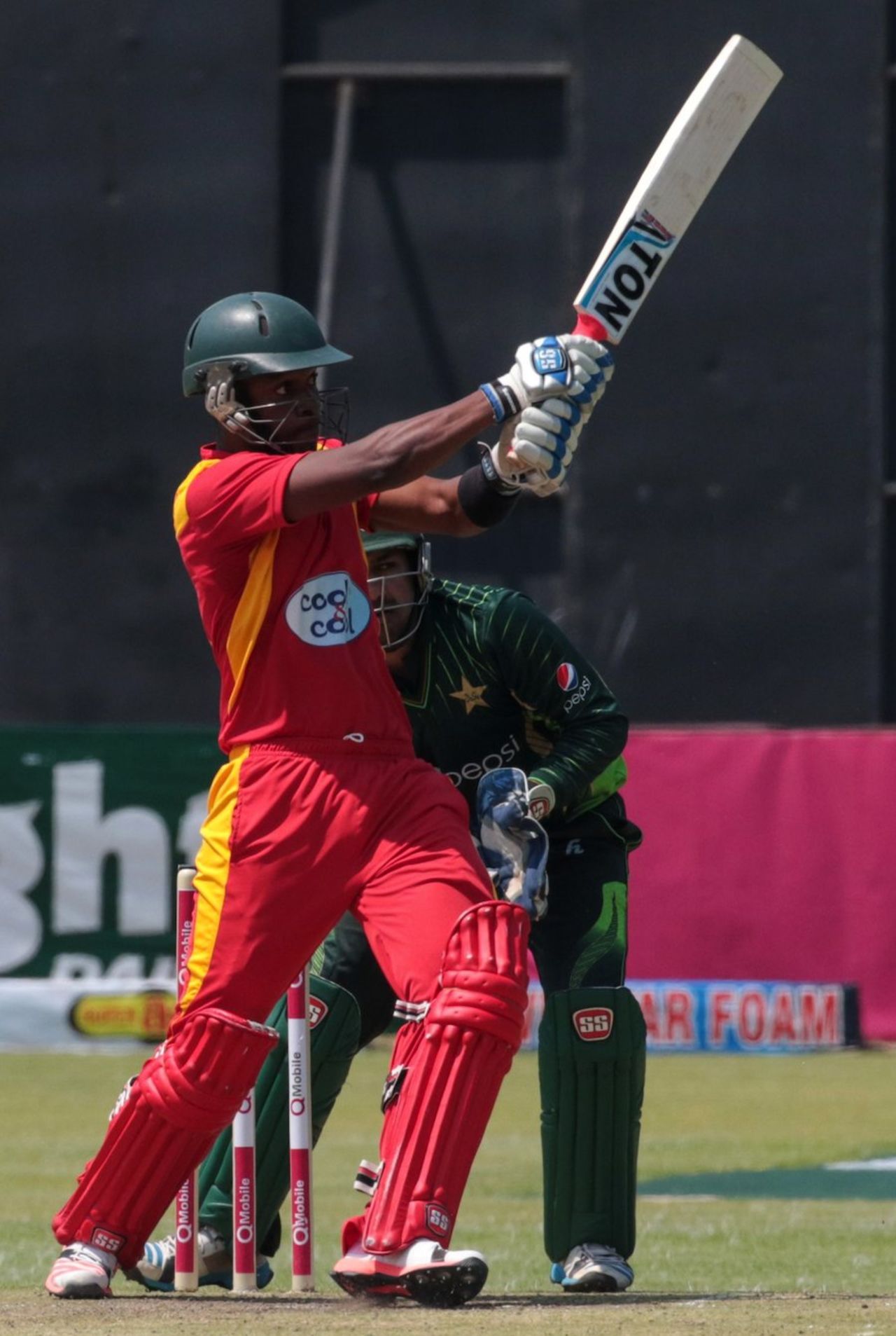Chamu Chibhabha pulls during his half-century, Zimbabwe v Pakistan, 2nd ODI, Harare, October 3, 2015
