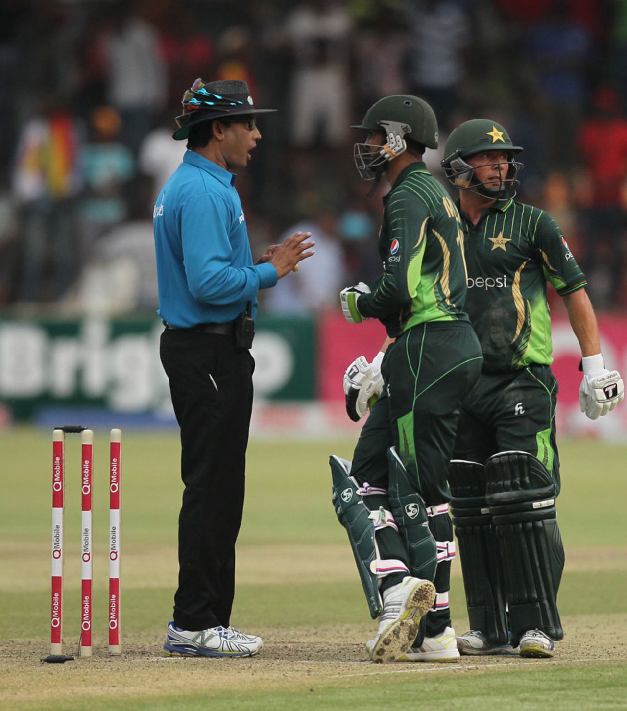 Shoaib Malik has a chat with the umpire after bad light ended the game, Zimbabwe v Pakistan, 2nd ODI, Harare, October 3, 2015