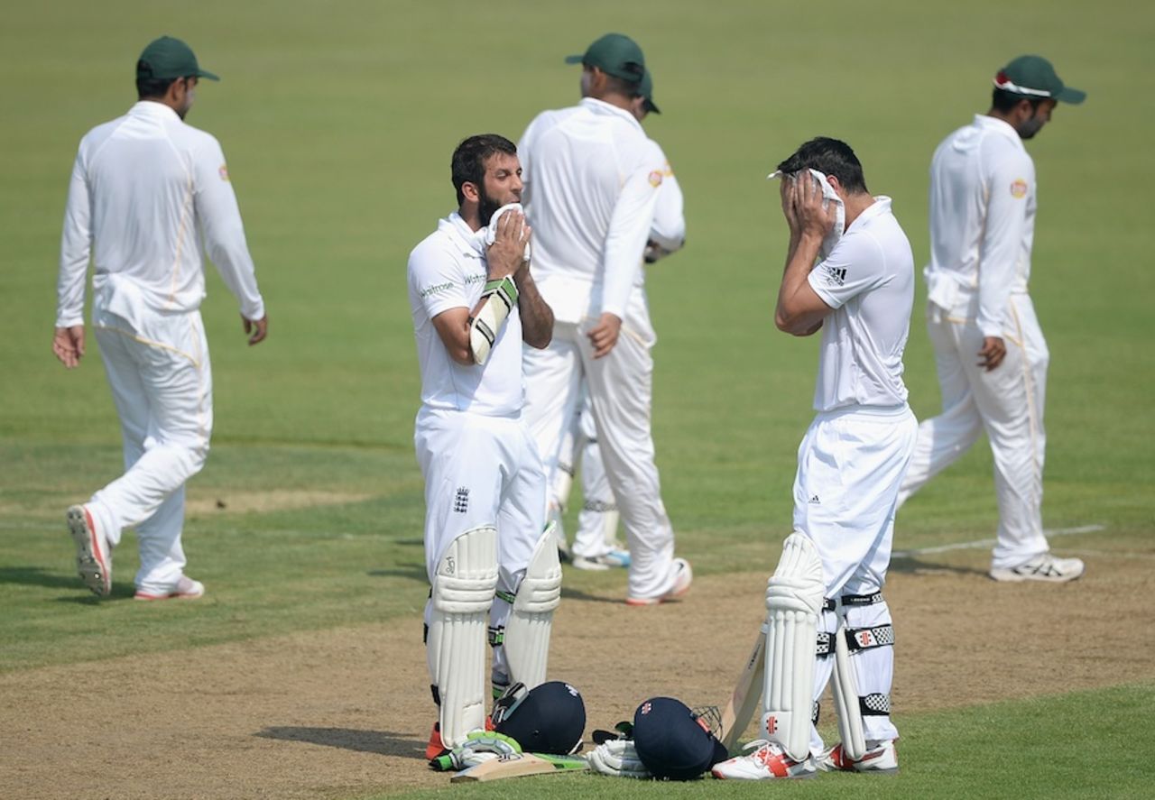 Moeen Ali and Alastair Cook try and cool off, Pakistan A v England XI, Sharjah, 1st day, October 5, 2015