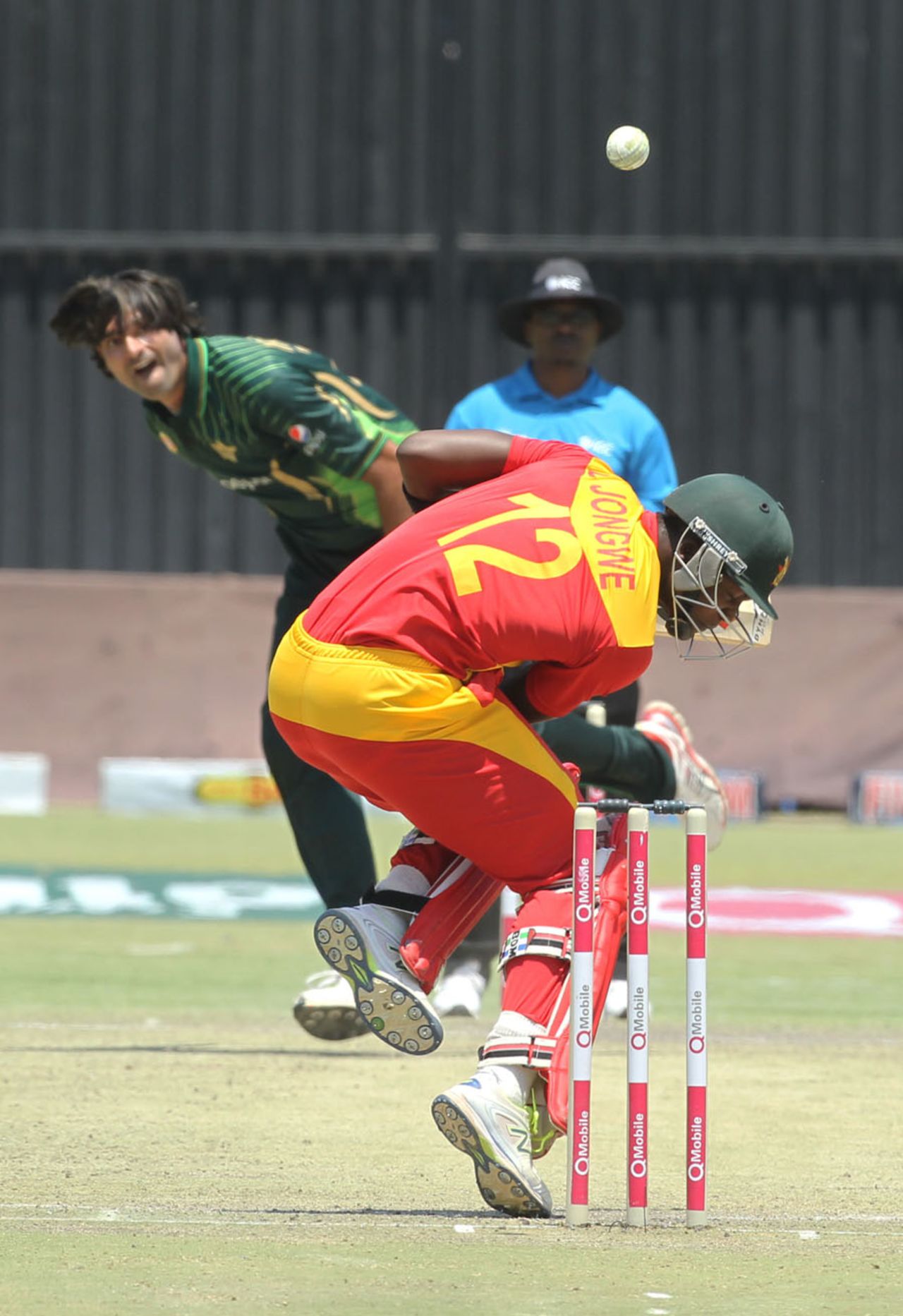 Mohammad Irfan sends down a bouncer to Luke Jongwe, Zimbabwe v Pakistan, 3rd ODI, Harare, October 5, 2015