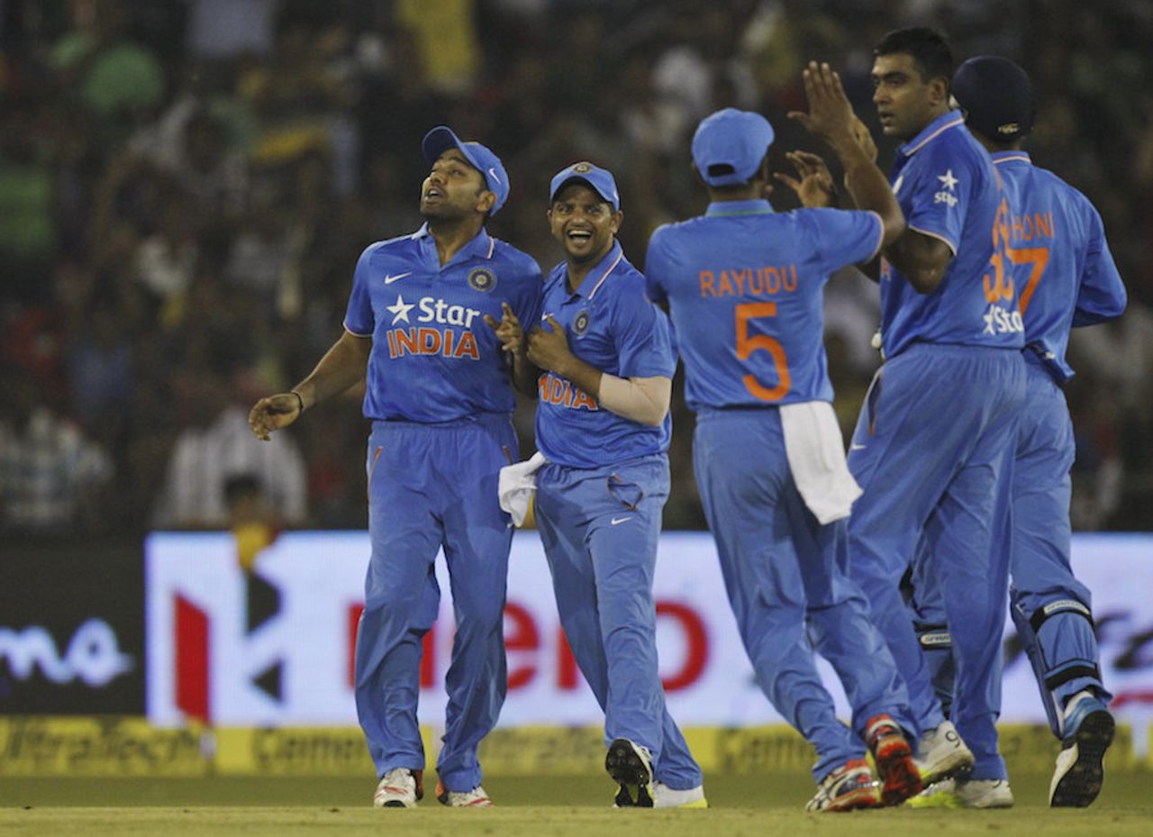 India players get together after R Ashwin takes a wicket, India v South Africa, 2nd T20I, Cuttack, October 5, 2015