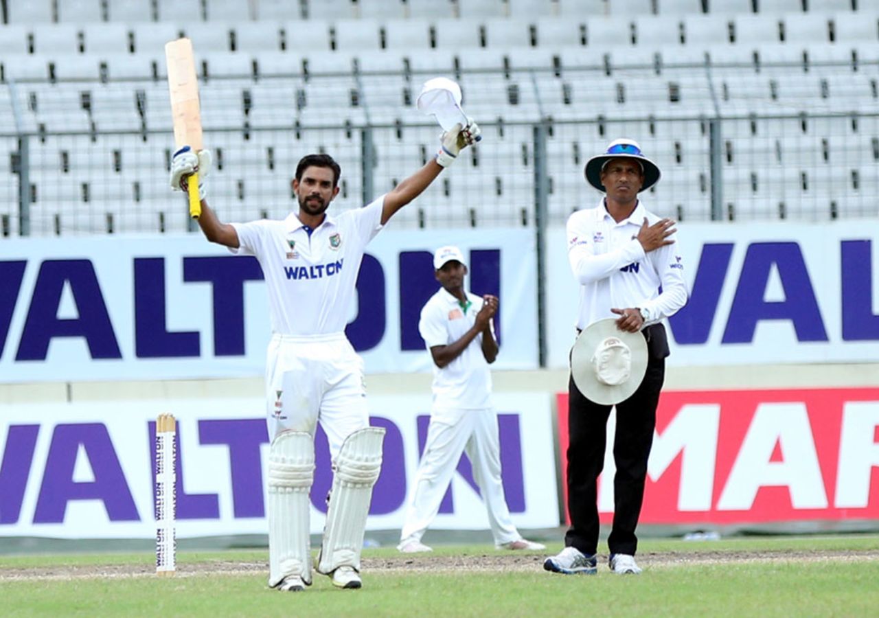 Marshall Ayub raises his bat after scoring a match-saving hundred, Dhaka Metropolis v Khulna Division, National Cricket League, Tier 1, Dhaka, October 6, 2015