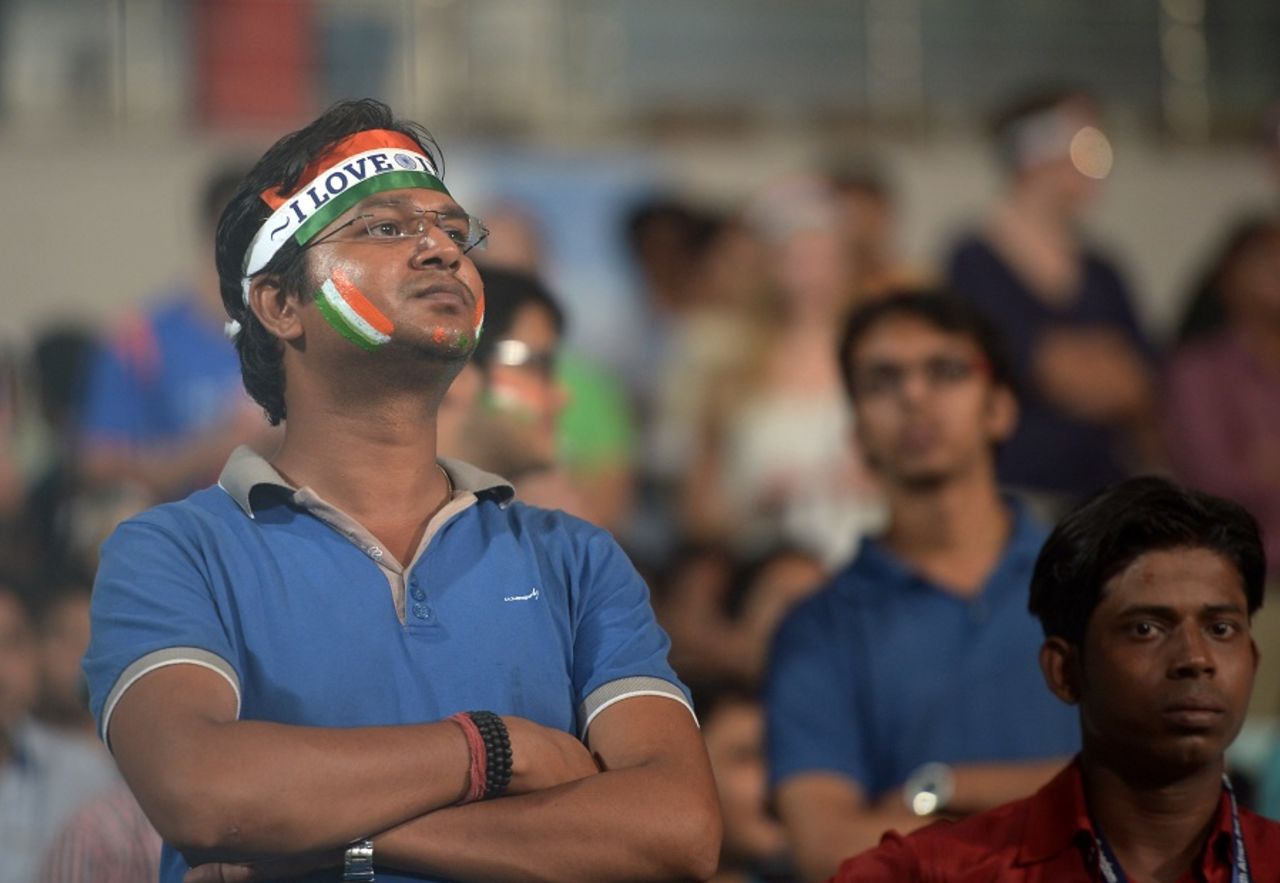 Fans are disappointed after wet outfield resulted in the third T20I being abandoned at the Eden Gardens, India v South Africa, 3rd T20I, Kolkata, October 8, 2015