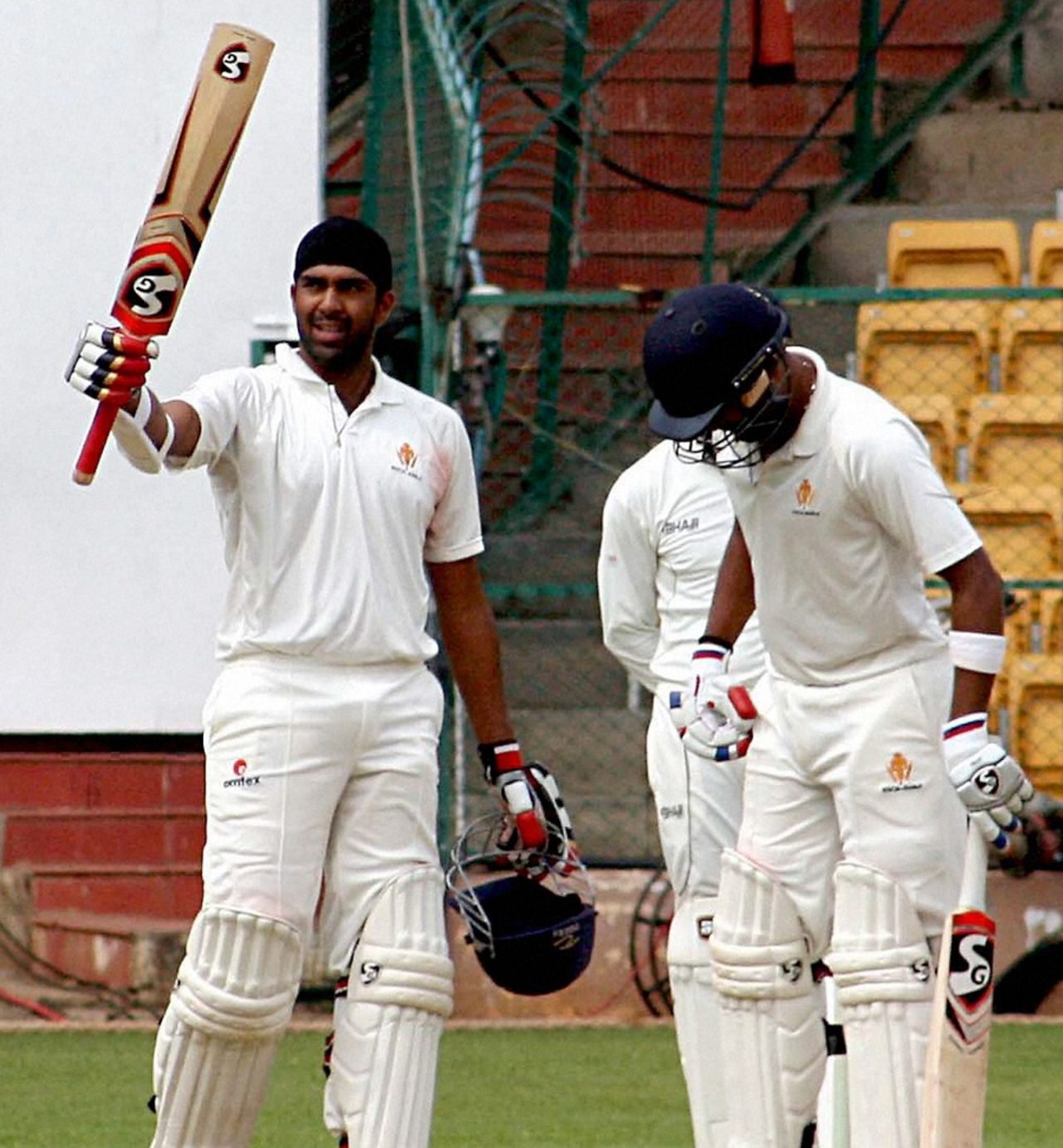 Shishir Bhavane scored his maiden first-class century, Karnataka v Bengal, Ranji Trophy, Group A, 3rd day, Bangalore