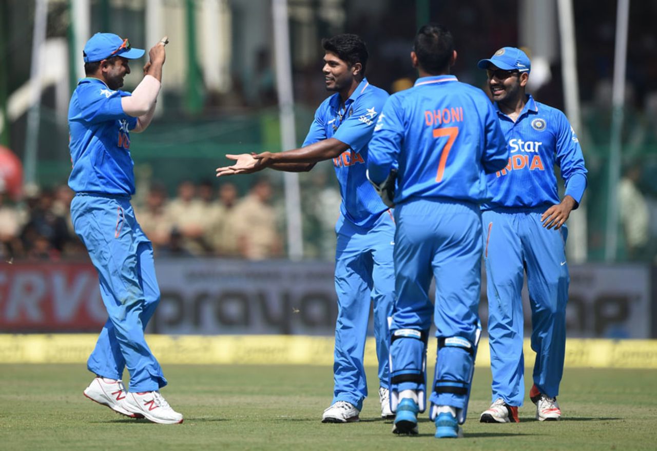 India get together after Umesh Yadav accounts for Faf du Plessis, India v South Africa, 1st ODI, Kanpur, October 11, 2015