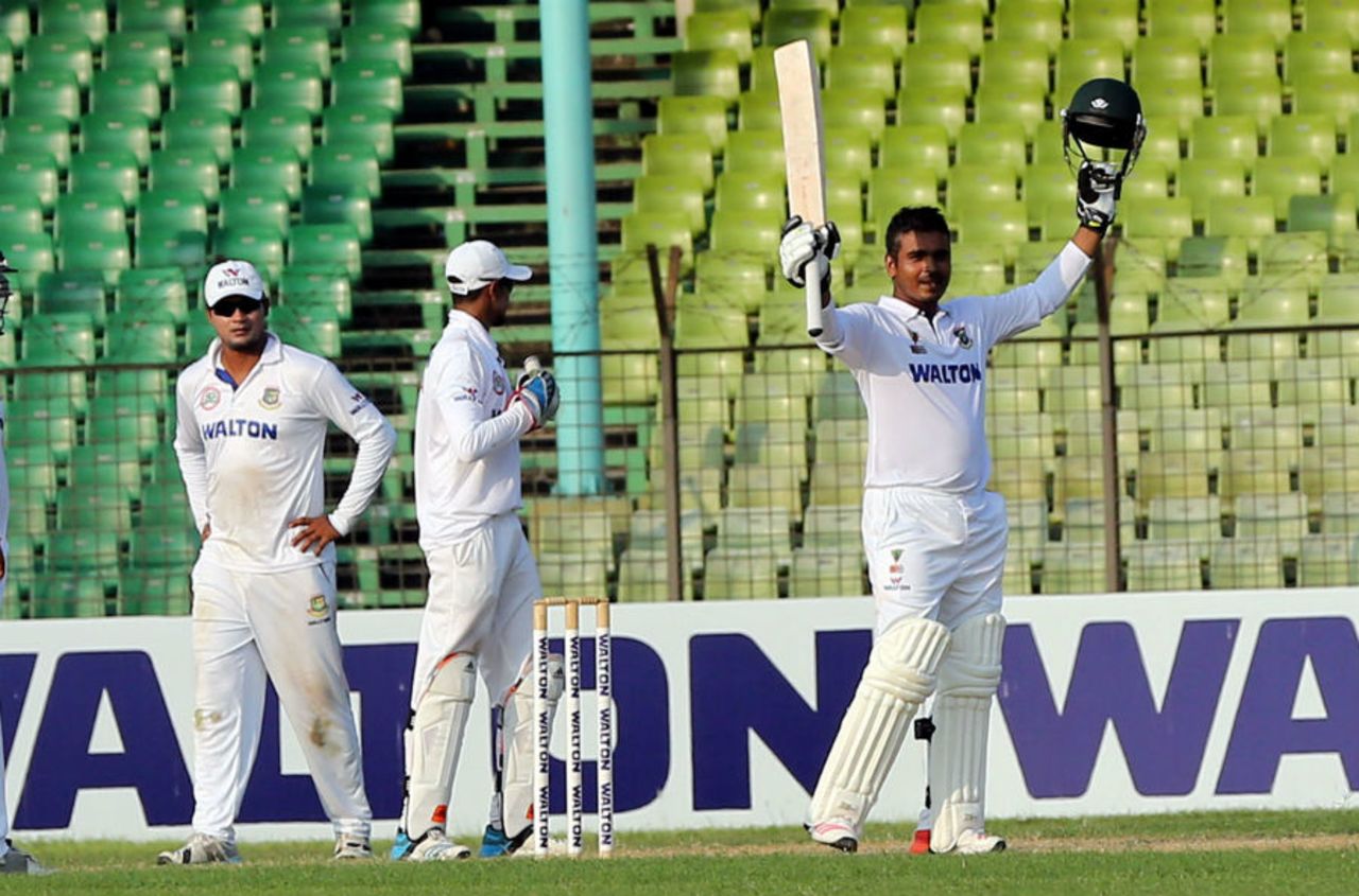 Shamsur Rahman raises his bat after making hundred, NCL 2015-16, Dhaka Division v Dhaka Metropolis, October 11, 2015