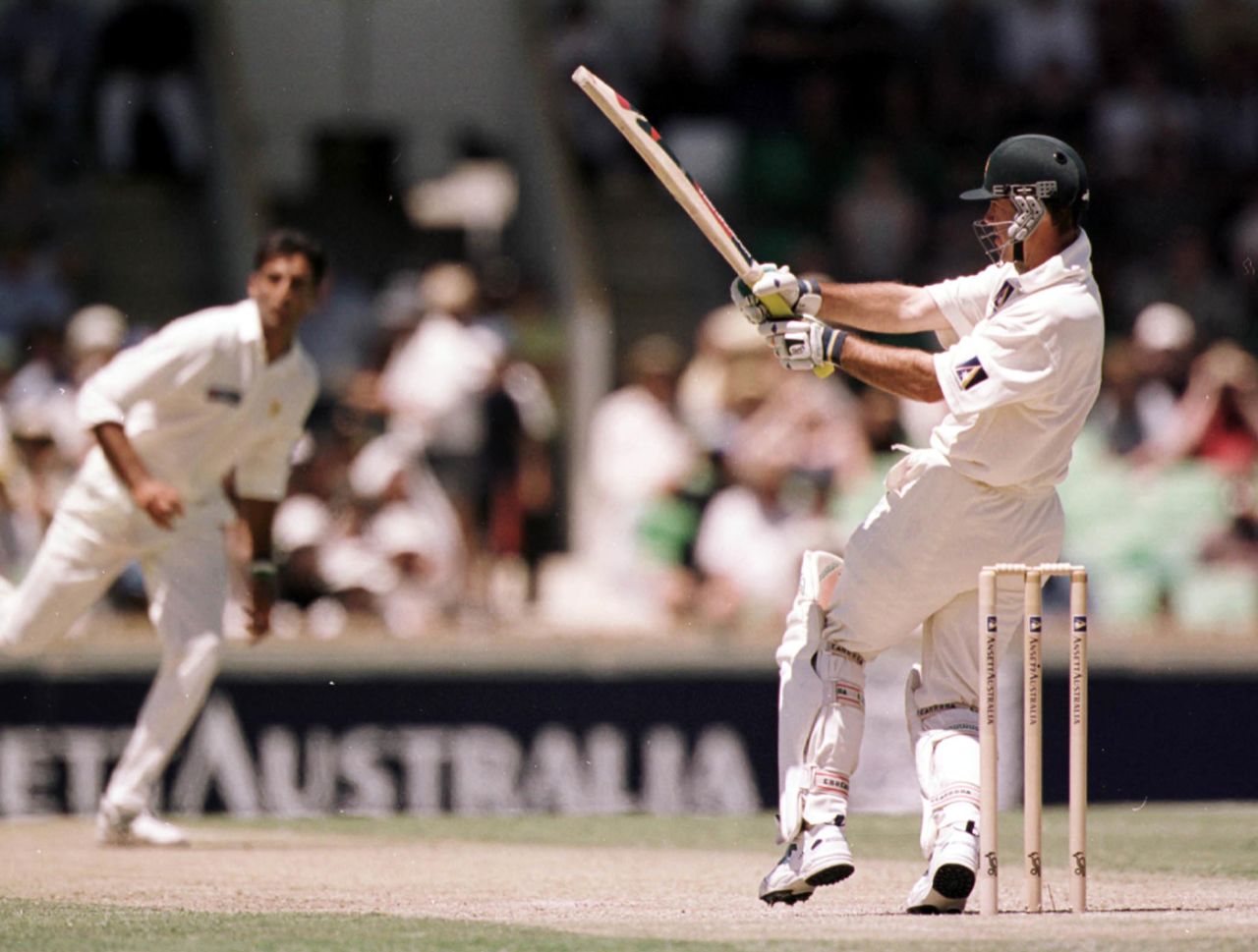 Ricky Ponting pulls a ball from Shoaib Akhtar, Australia v Pakistan, third Test, second day, Perth, November 27, 1999
