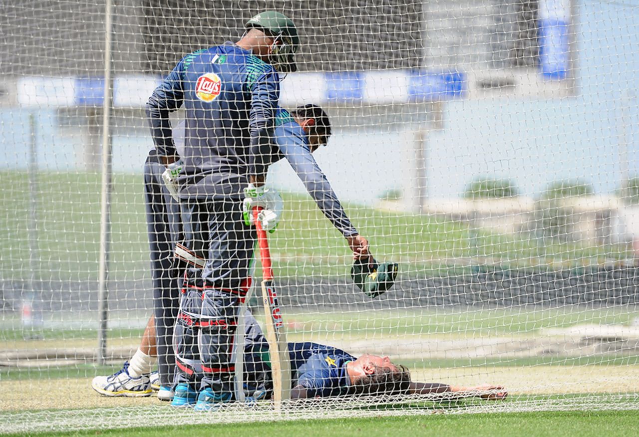 Yasir Shah suffered a back spasm during Pakistan's training session, Abu Dhabi, October 12, 2015