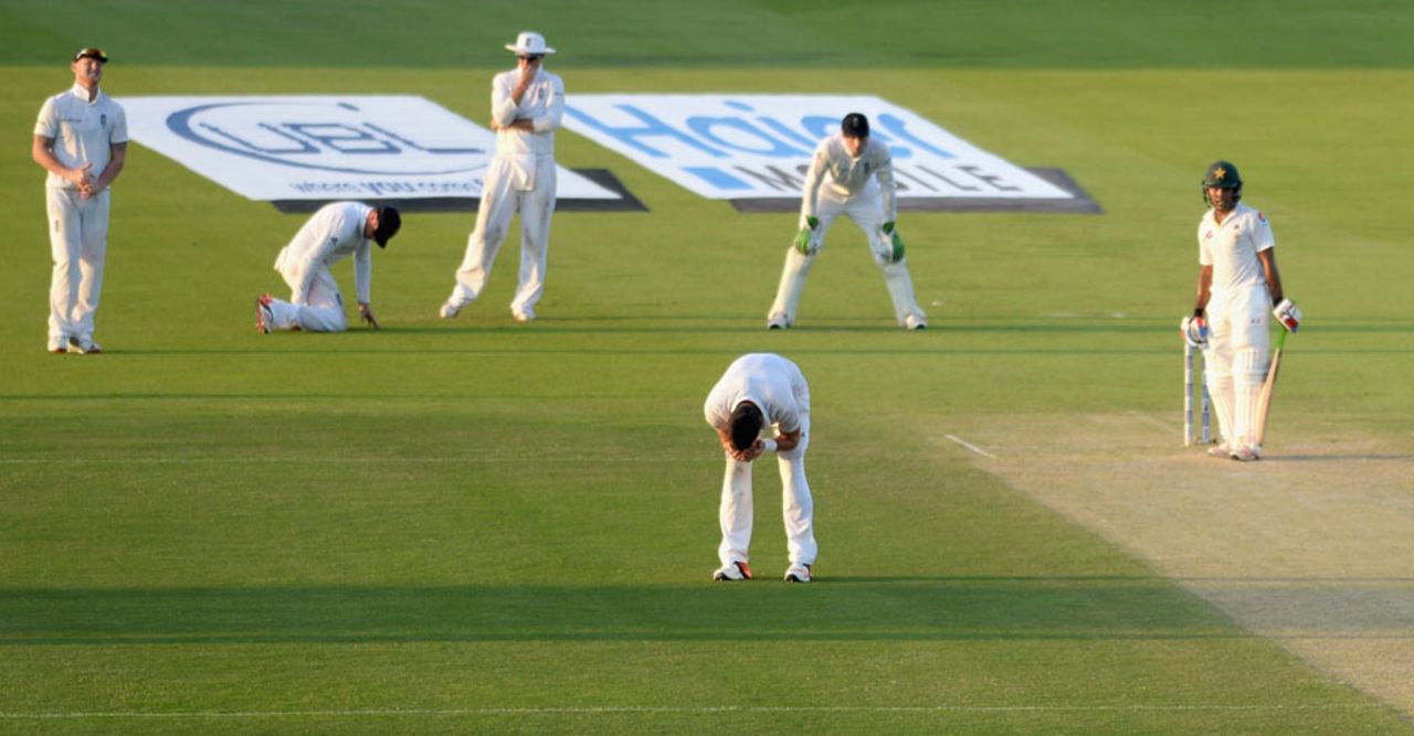 Ian Bell dropped another chance late in the day, Pakistan v England, 1st Test, Abu Dhabi, 1st day, October 13, 2015
