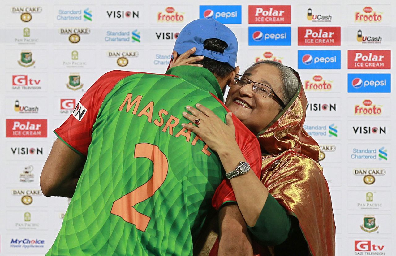 Mashrafe Mortaza gets a hug from Sheikh Hasina, Bangladesh v Pakistan, 3rd ODI, Mirpur, April 22, 2015