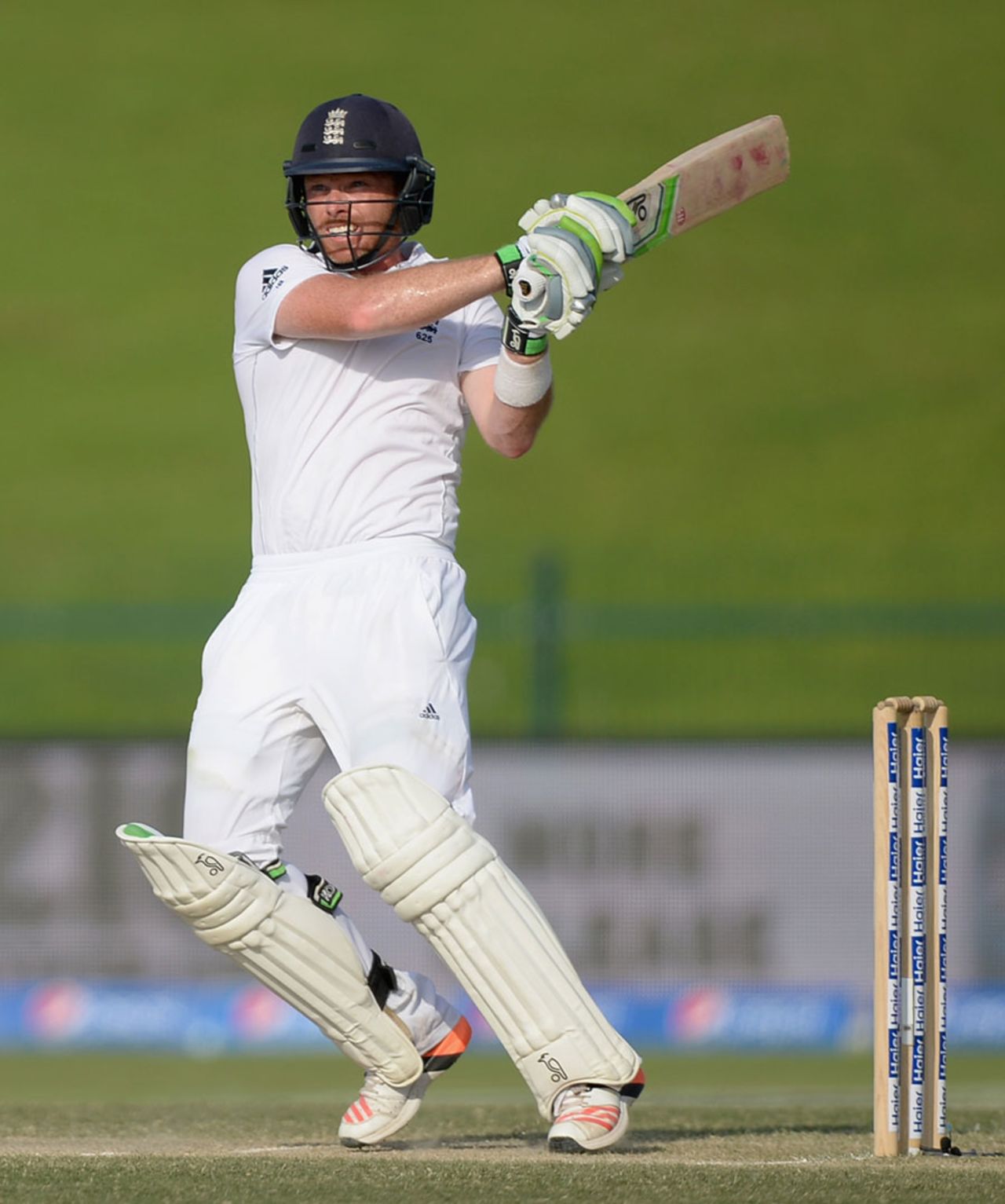 Ian Bell pulls on his way to a half-century, Pakistan v England, 1st Test, Abu Dhabi, 3rd day, October 15, 2015